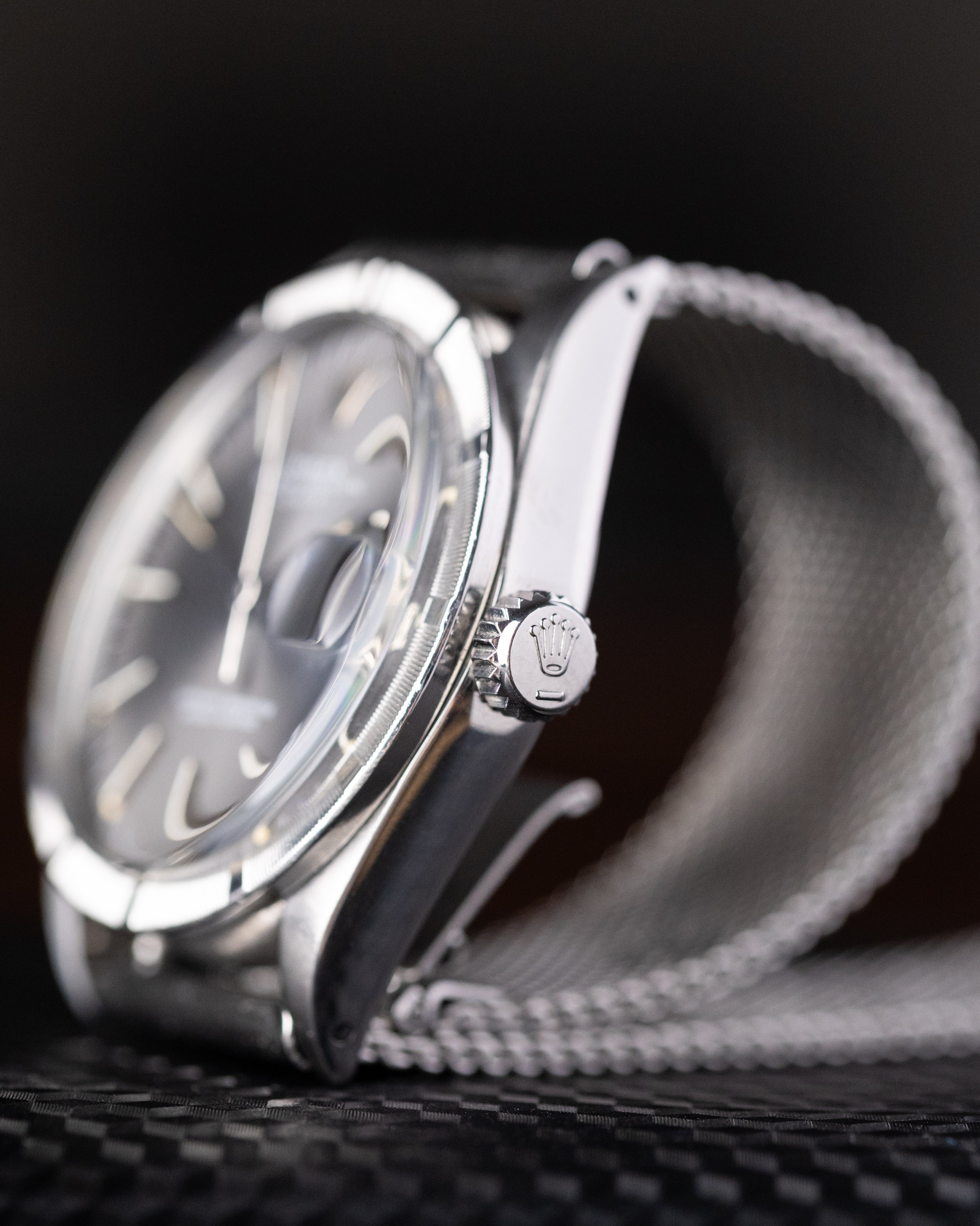 Vintage Rolex Oyster - Perpetual Date Ref. 1501, Engine - turned bezel, Grey Dial from 1971 - DuMarko