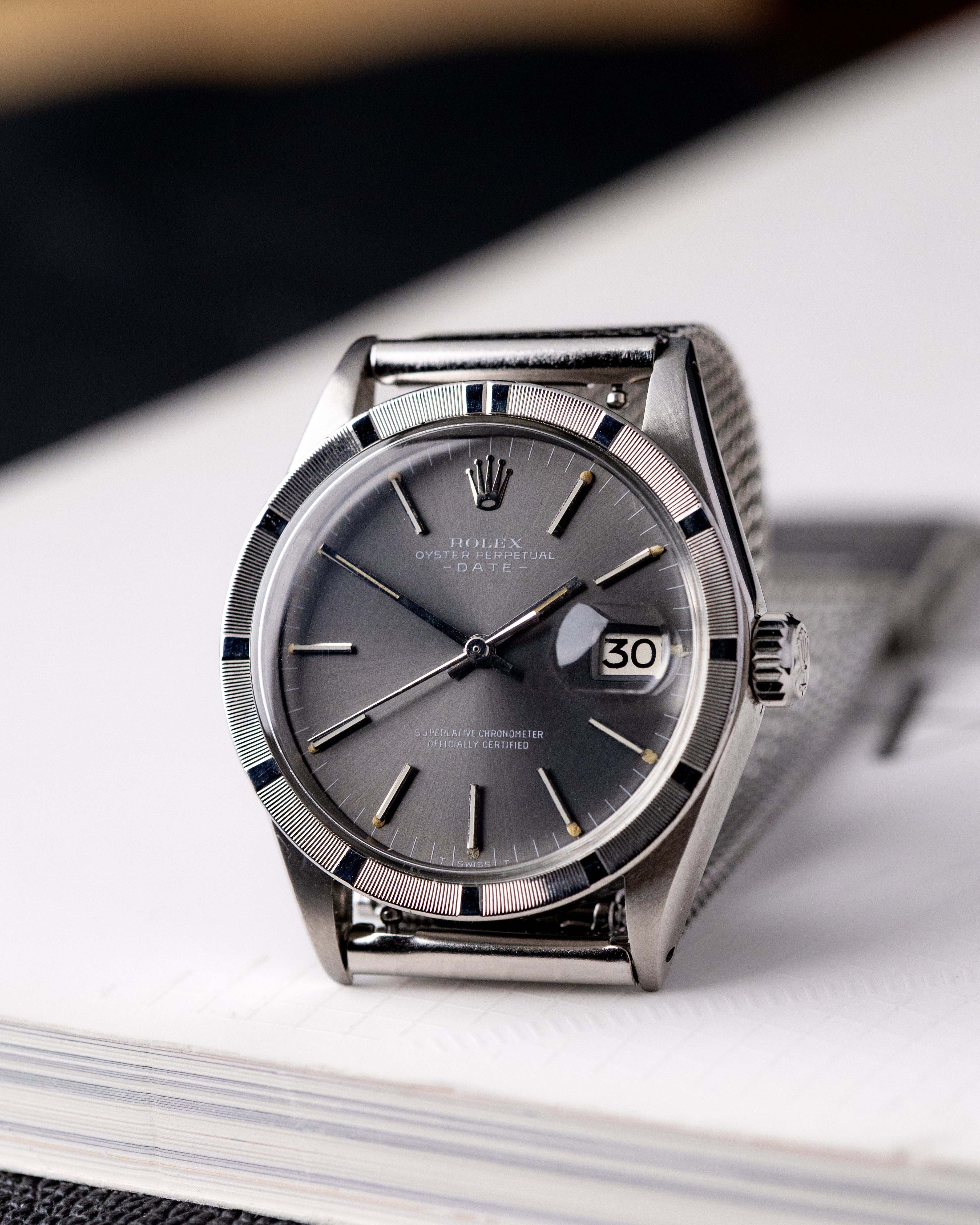 Vintage Rolex Oyster - Perpetual Date Ref. 1501, Engine - turned bezel, Grey Dial from 1971 - DuMarko