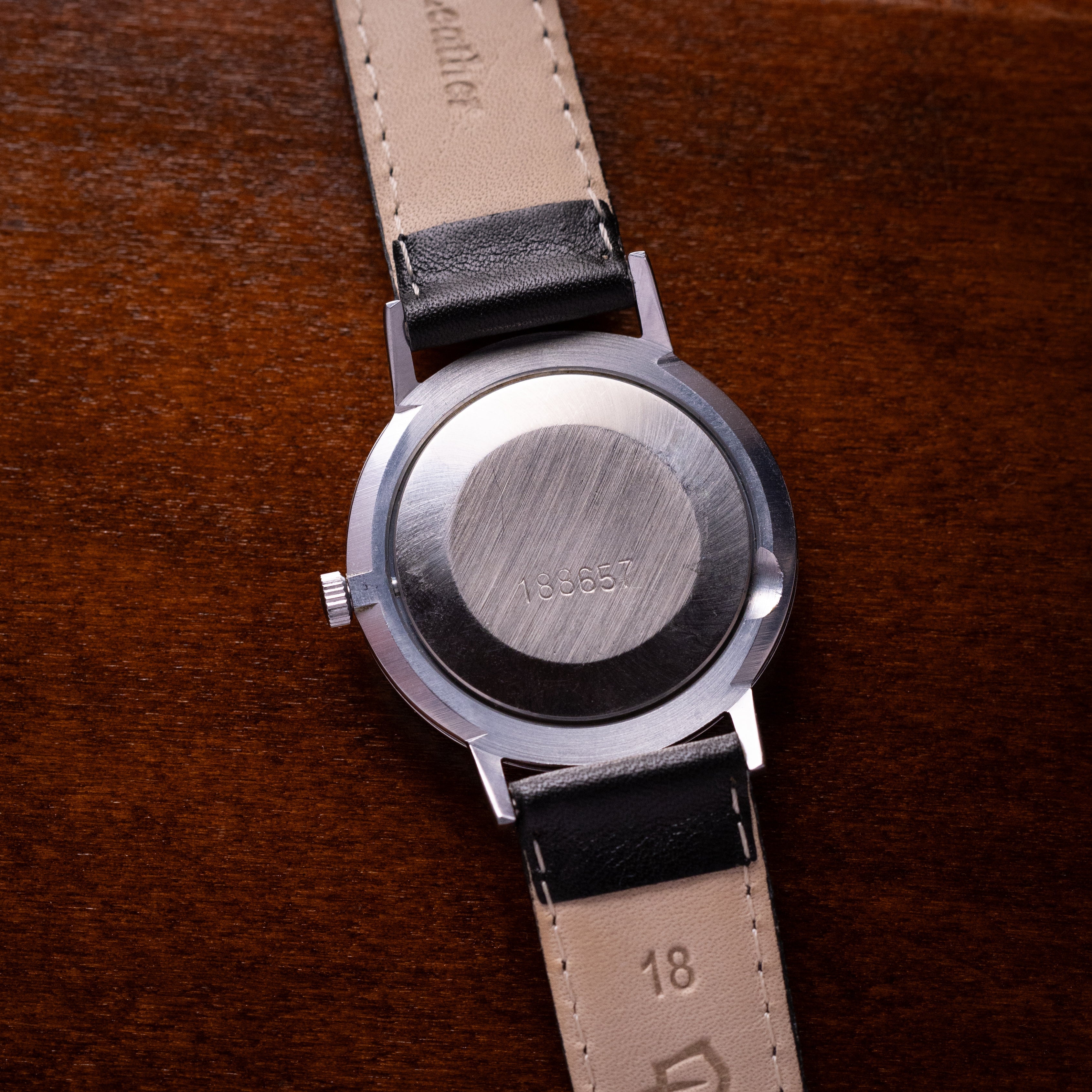 Vintage Soviet Minimalist Luch watch from 1980's - VintageDuMarko