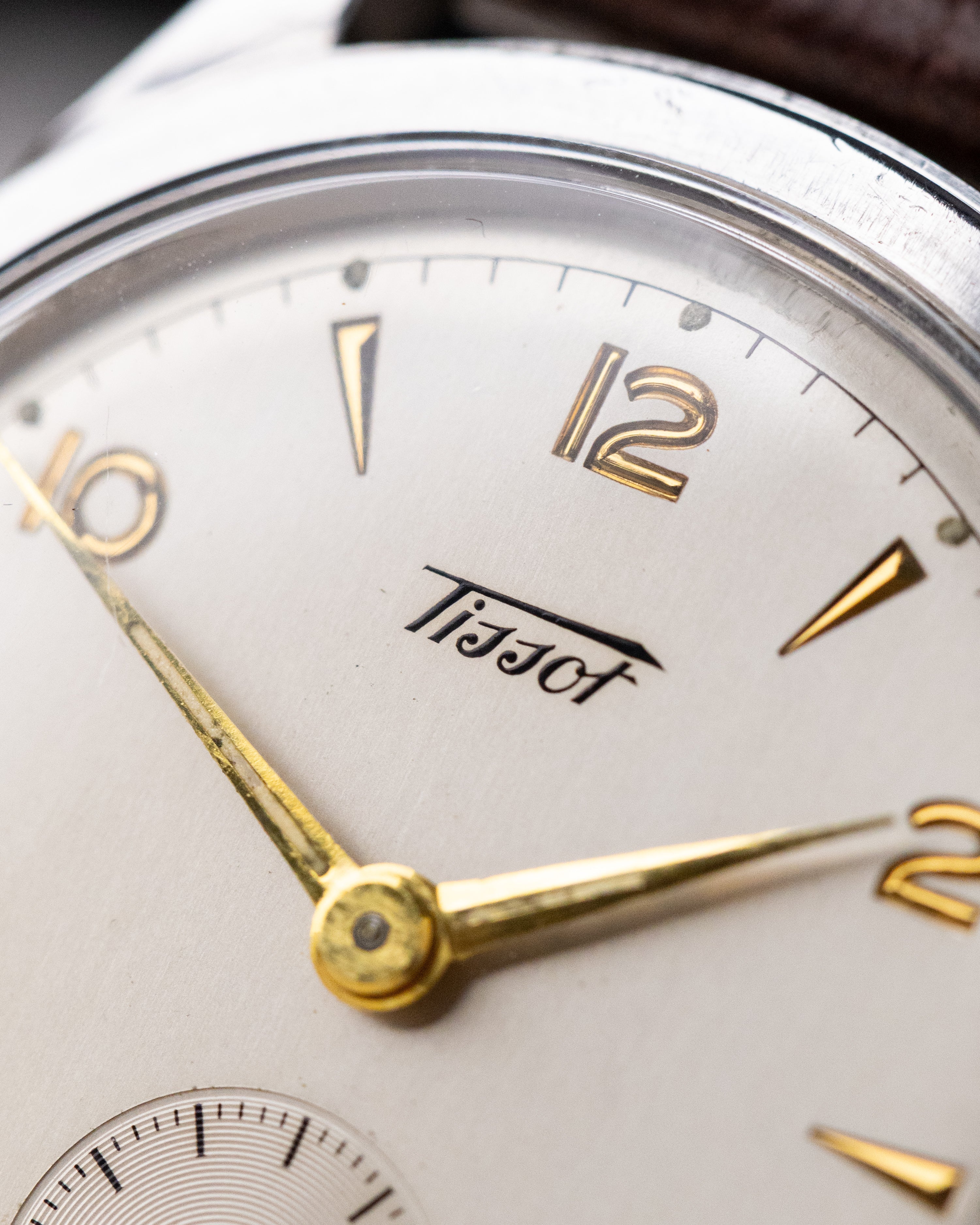 Vintage Tissot Calatrava, Ref. 6702 - 15, Rare silver dial and markers, Cal. 27 with Sub second from 1940's - DuMarko