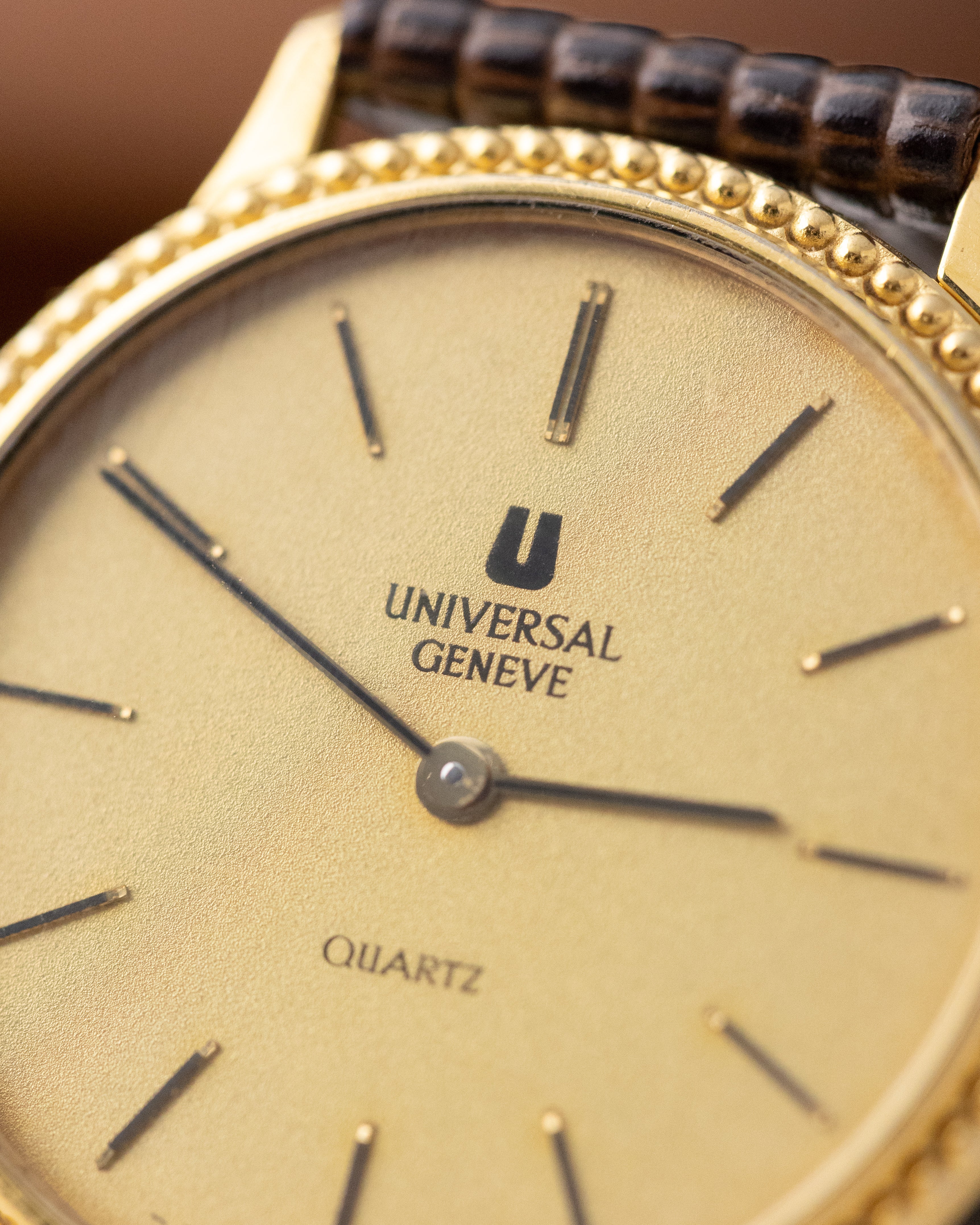 Vintage Universal Genève Dress Watch, Quartz, Extra Slim Gold - plated Case from 1980's - DuMarko