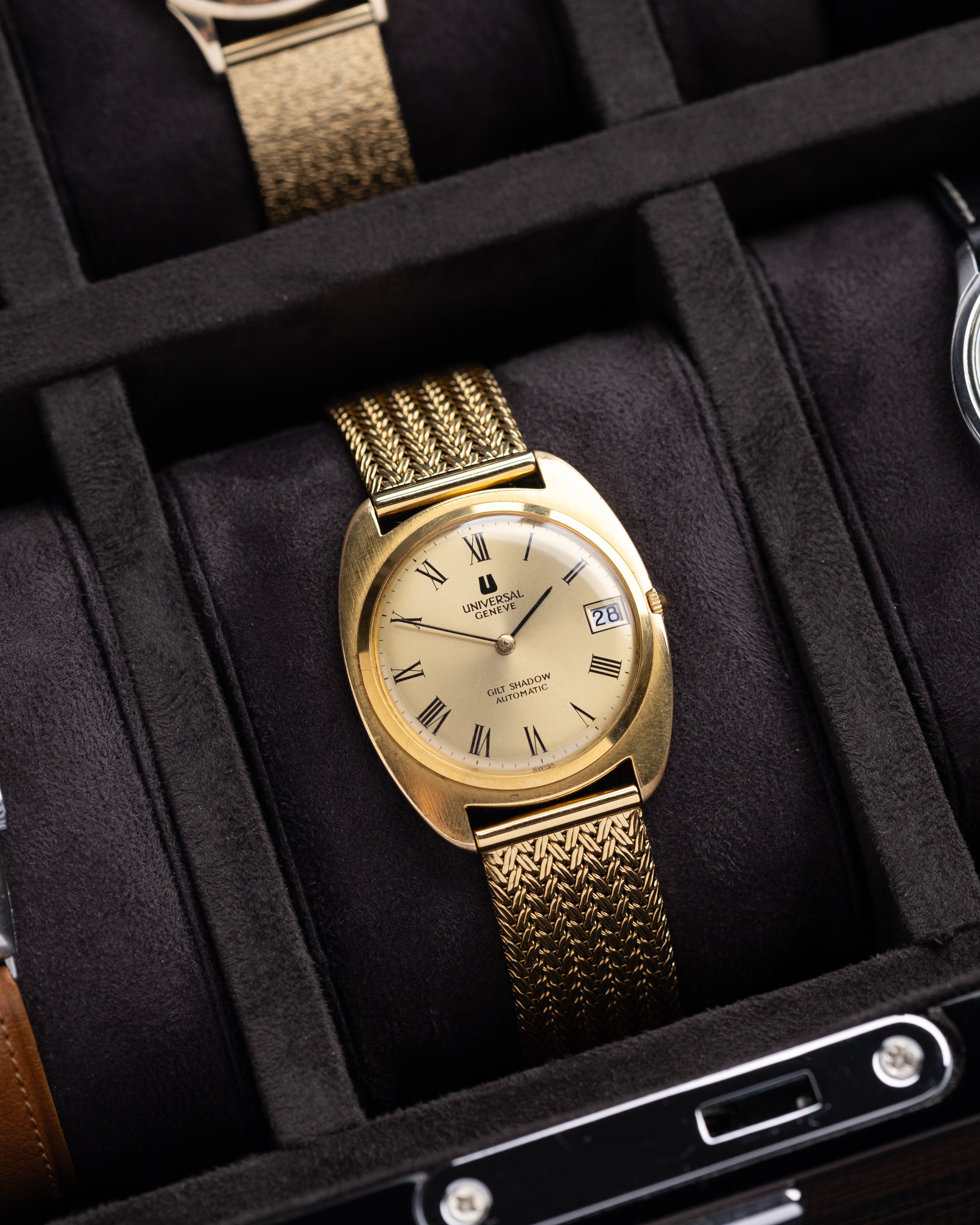 Vintage Universal Genève Gilt Shadow Automatic, Ultra - Slim Swiss Made Watch from 1970's - DuMarko