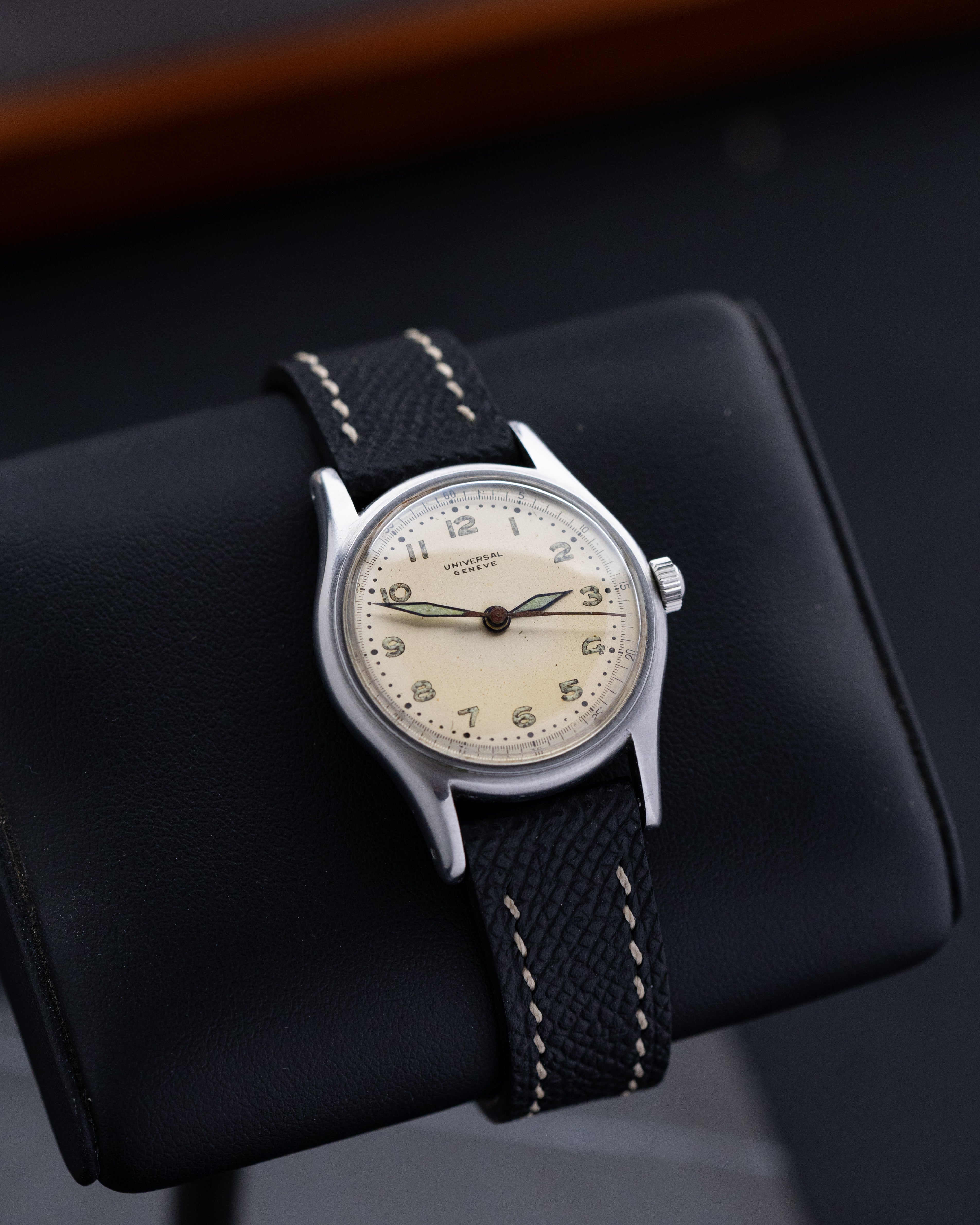 Vintage Universal Genève, Ref. 20505, radium Dial WWII Era Military Watch Cal. 262 from 1945 - DuMarko