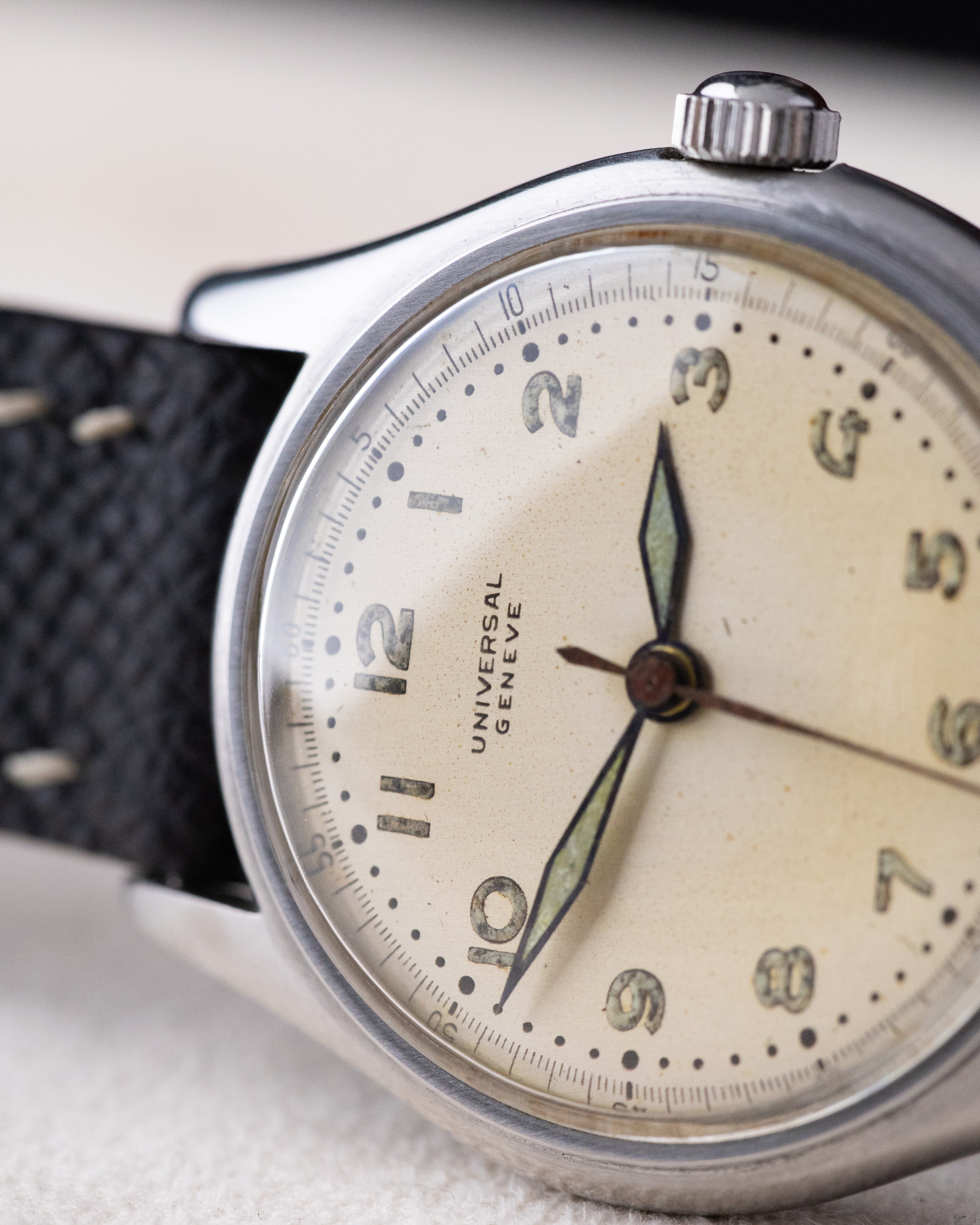 Vintage Universal Genève, Ref. 20505, radium Dial WWII Era Military Watch Cal. 262 from 1945 - DuMarko