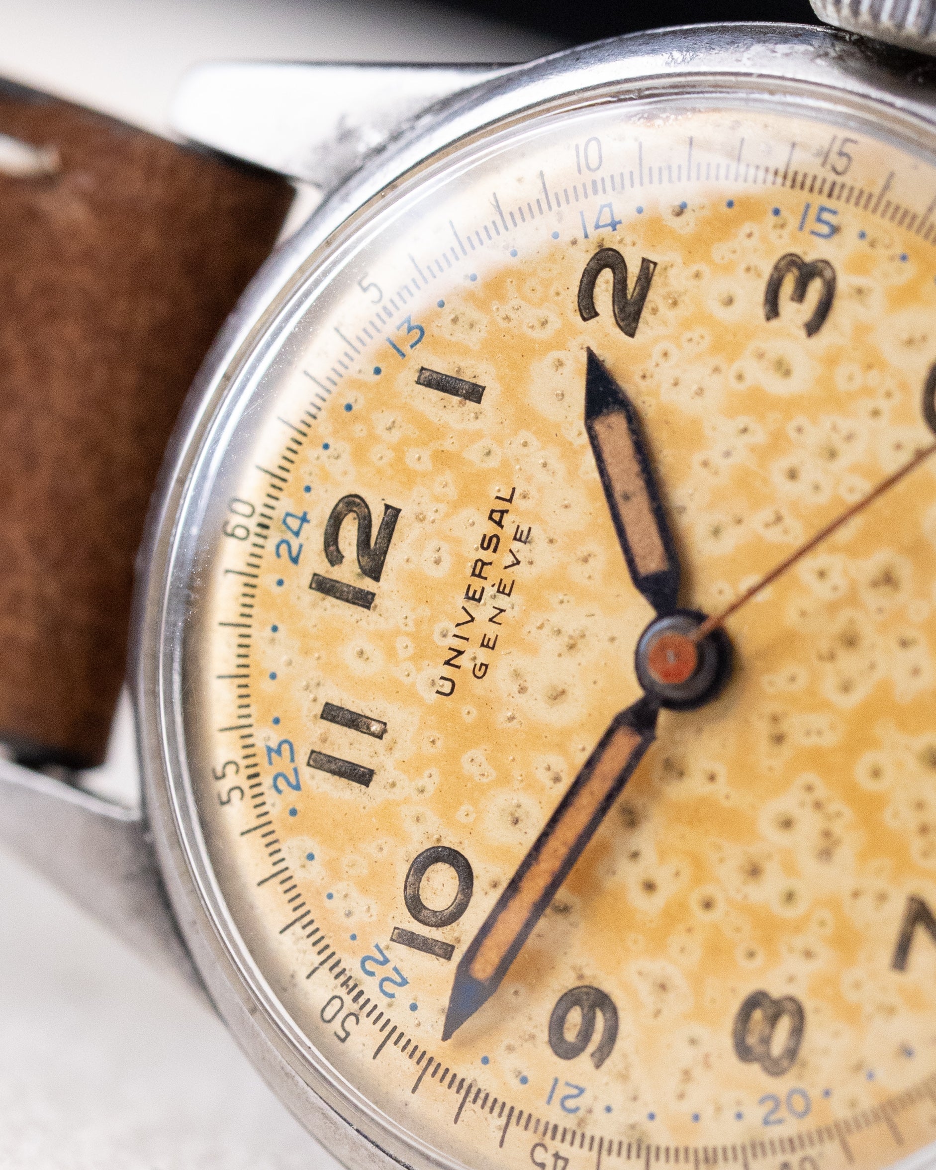 Vintage Universal Geneve Swiss military watch, Cal. 267, Radium polka dot patina from 1943 - DuMarko