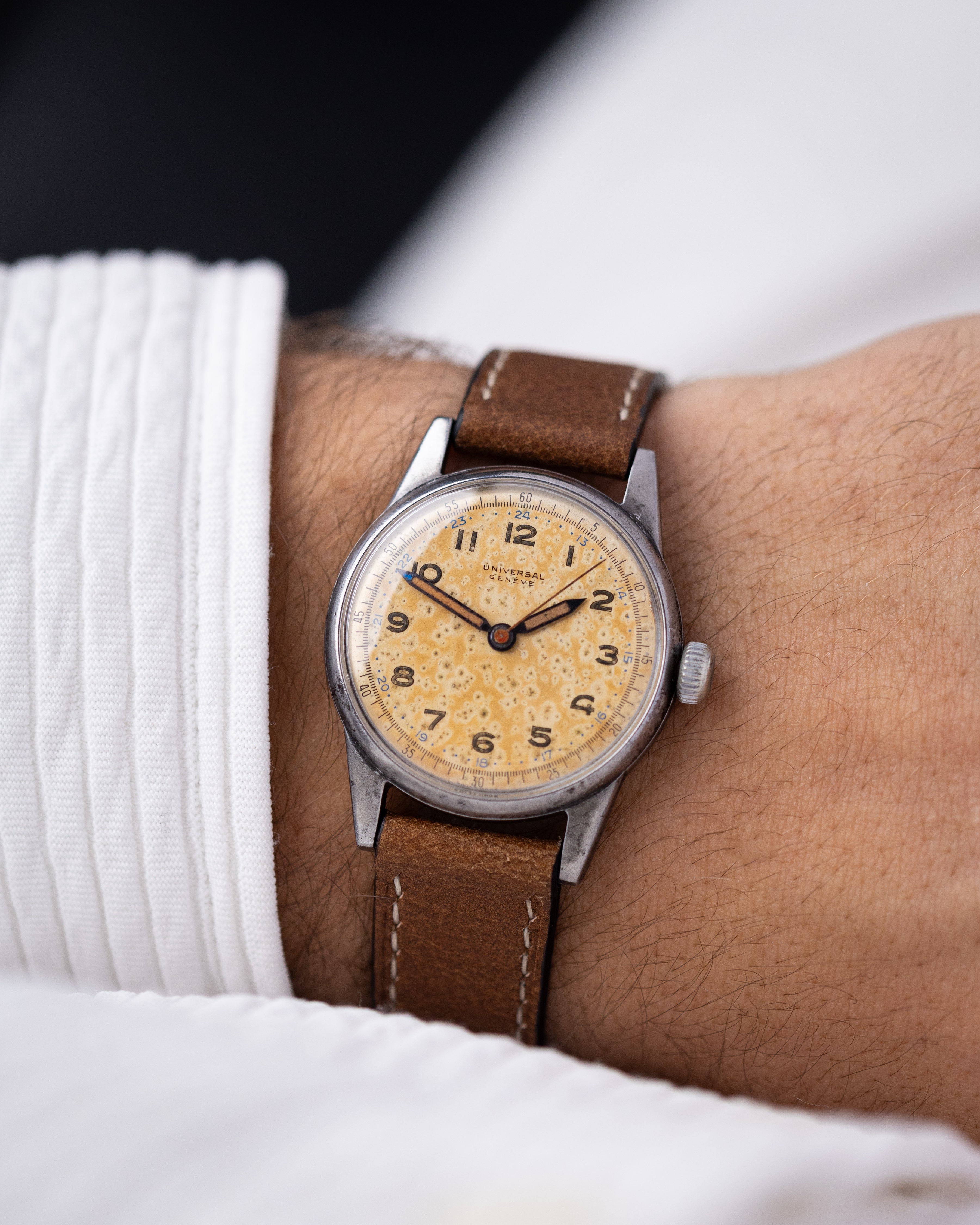 Vintage Universal Geneve Swiss military watch, Cal. 267, Radium polka dot patina from 1943 - DuMarko