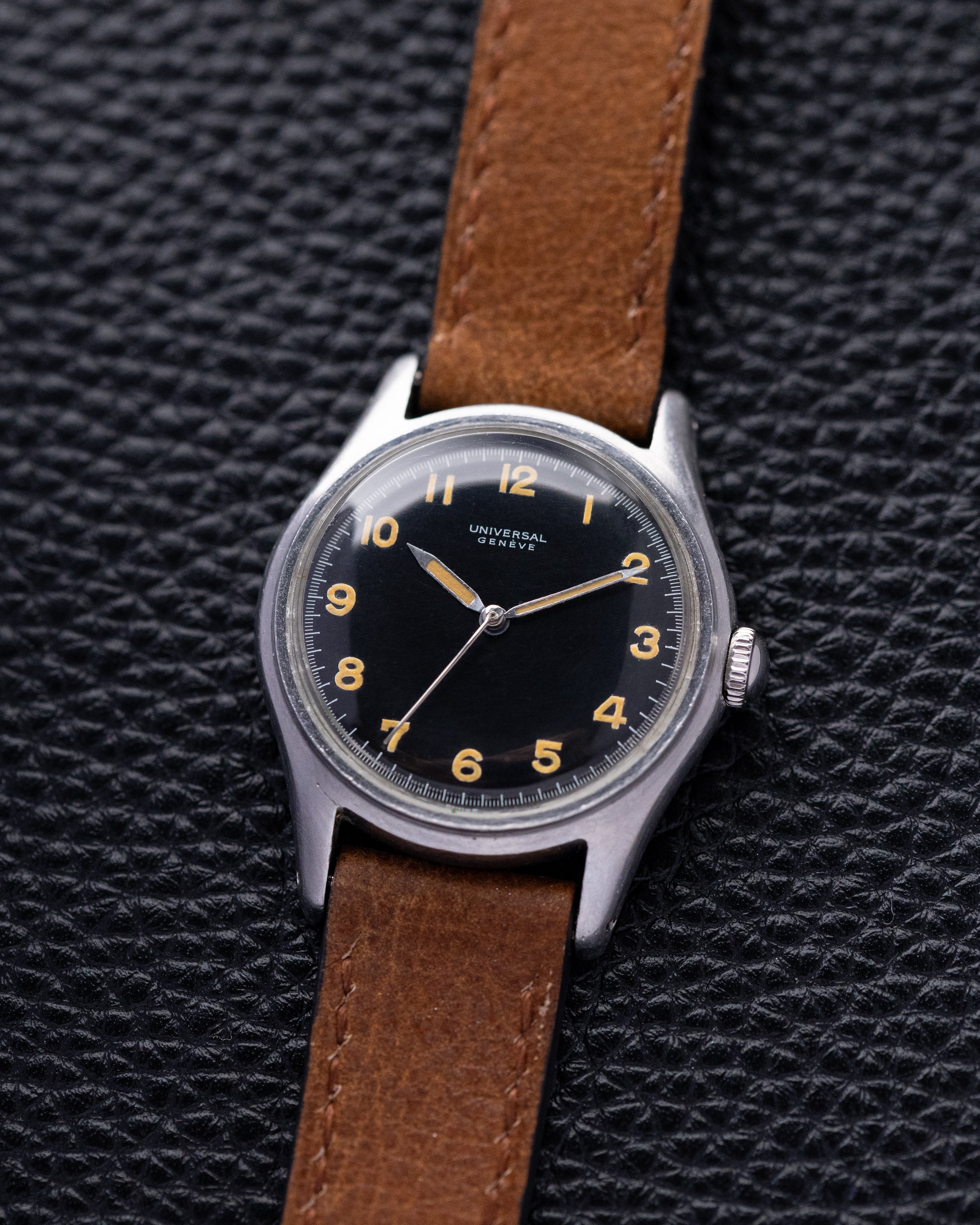 Vintage Universal Geneve Swiss Military Watch, Ref. 20724, Black Dial, Cal. 263 from 1944 - DuMarko