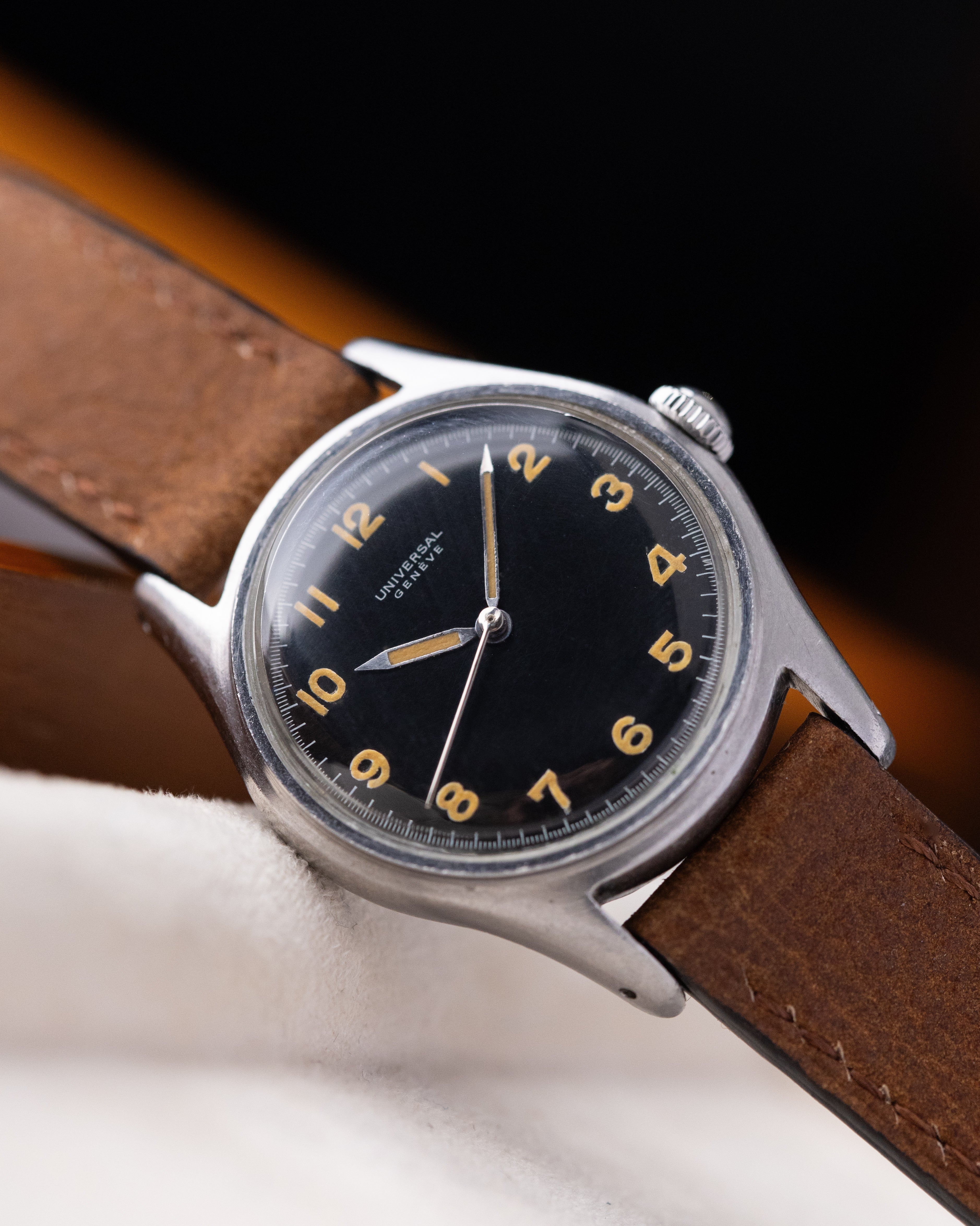 Vintage Universal Geneve Swiss Military Watch, Ref. 20724, Black Dial, Cal. 263 from 1944 - DuMarko