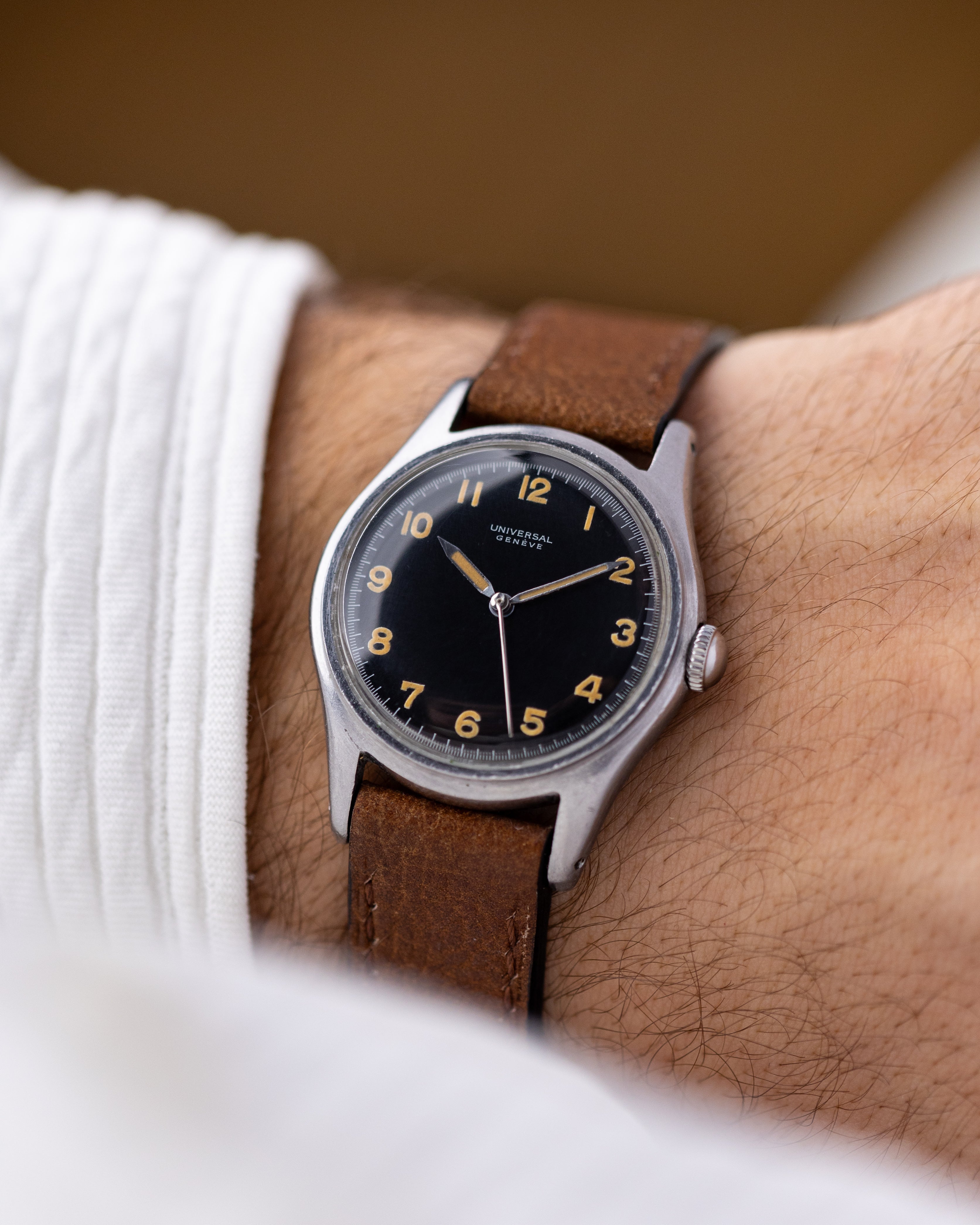 Vintage Universal Geneve Swiss Military Watch, Ref. 20724, Black Dial, Cal. 263 from 1944 - DuMarko