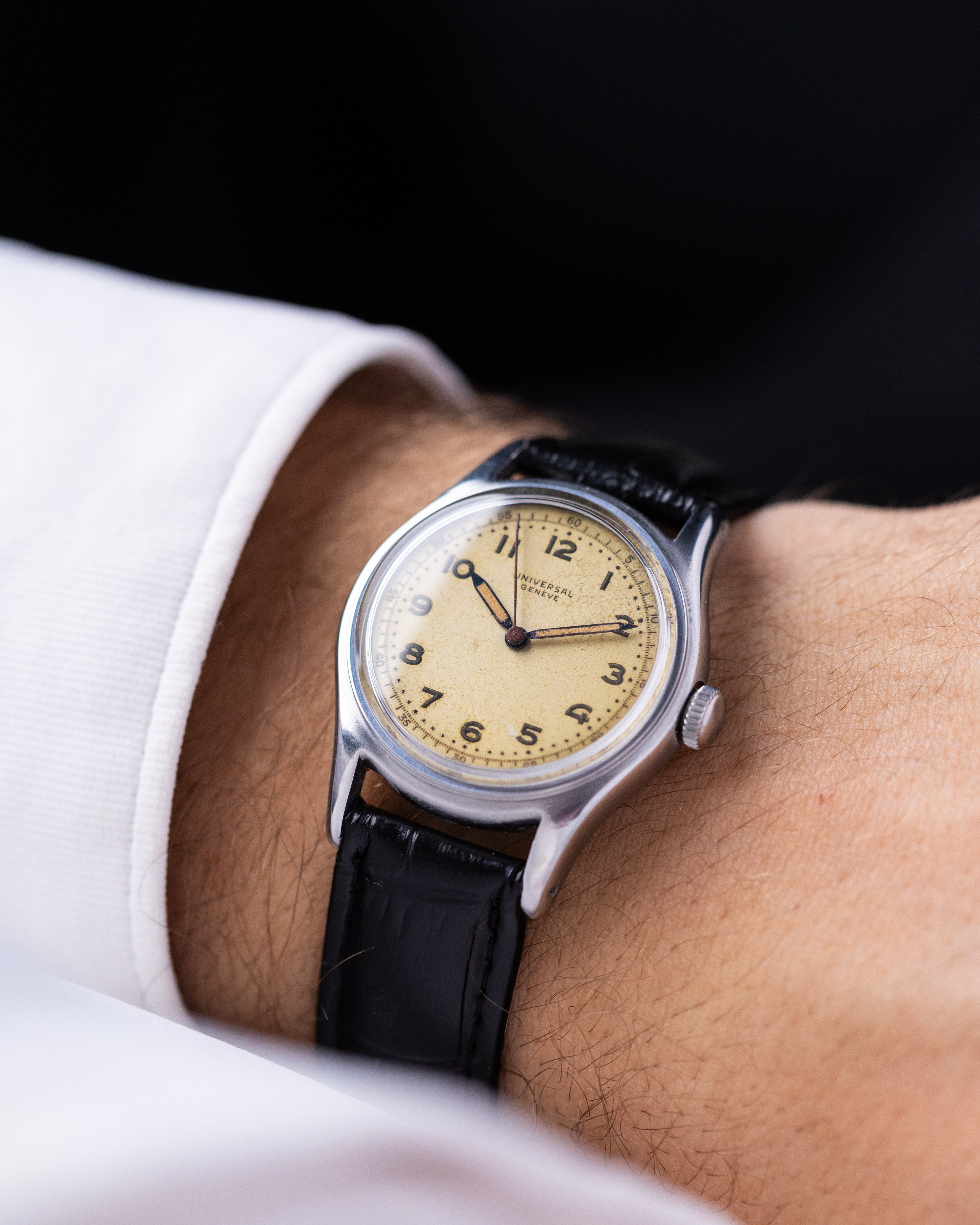 Vintage Universal Genève Swiss Military Watch, Ref. 20724 Radium Dial, Cal. 263 from 1944 - DuMarko