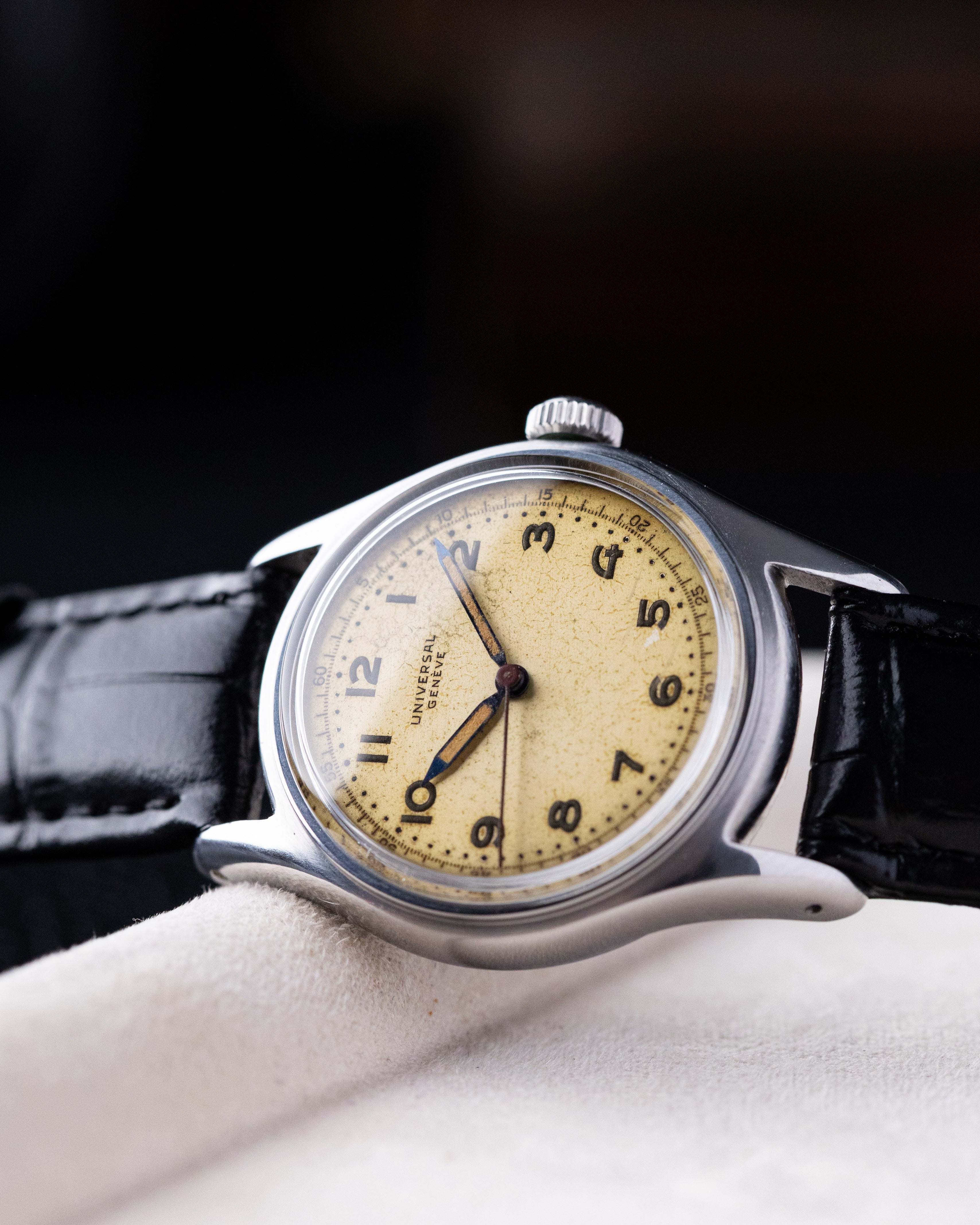 Vintage Universal Genève Swiss Military Watch, Ref. 20724 Radium Dial, Cal. 263 from 1944 - DuMarko