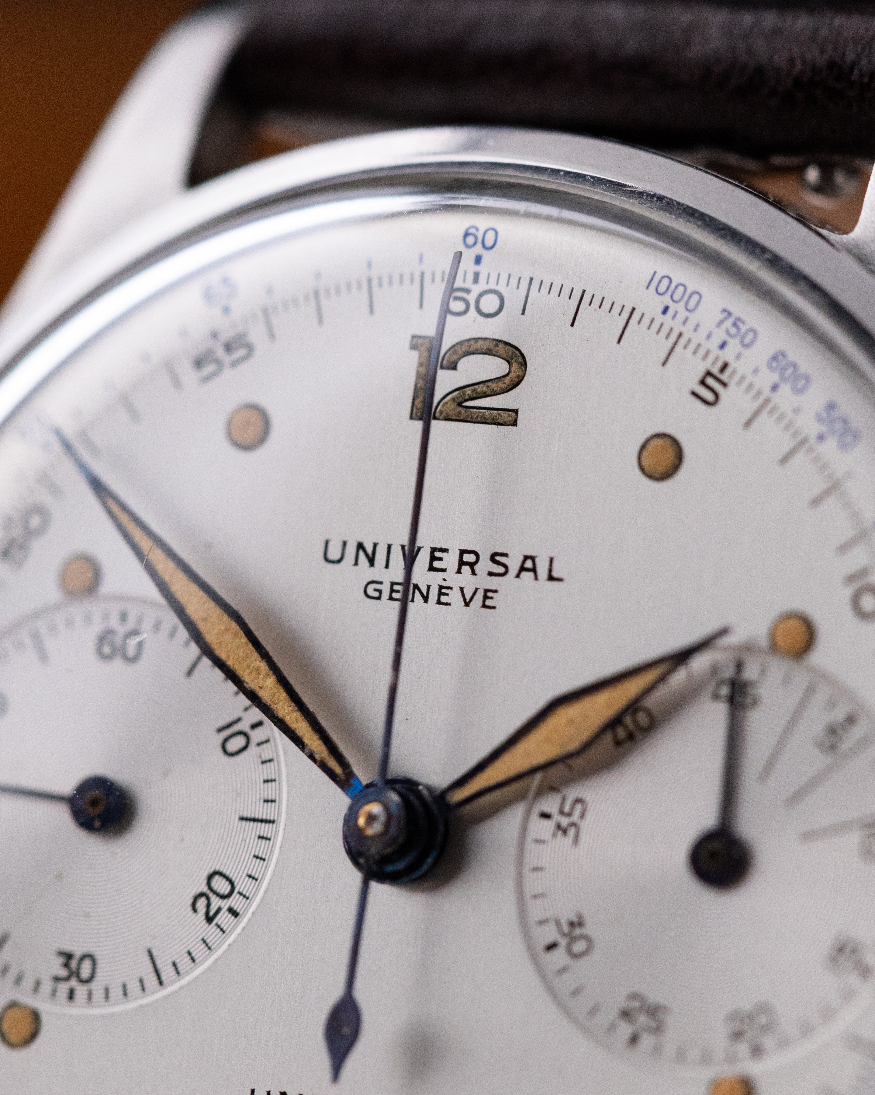 Vintage Universal Genève Uni - Compax Chronograph, Ref. 224100, Radium Dial, Cal. 285 from 1940's - DuMarko