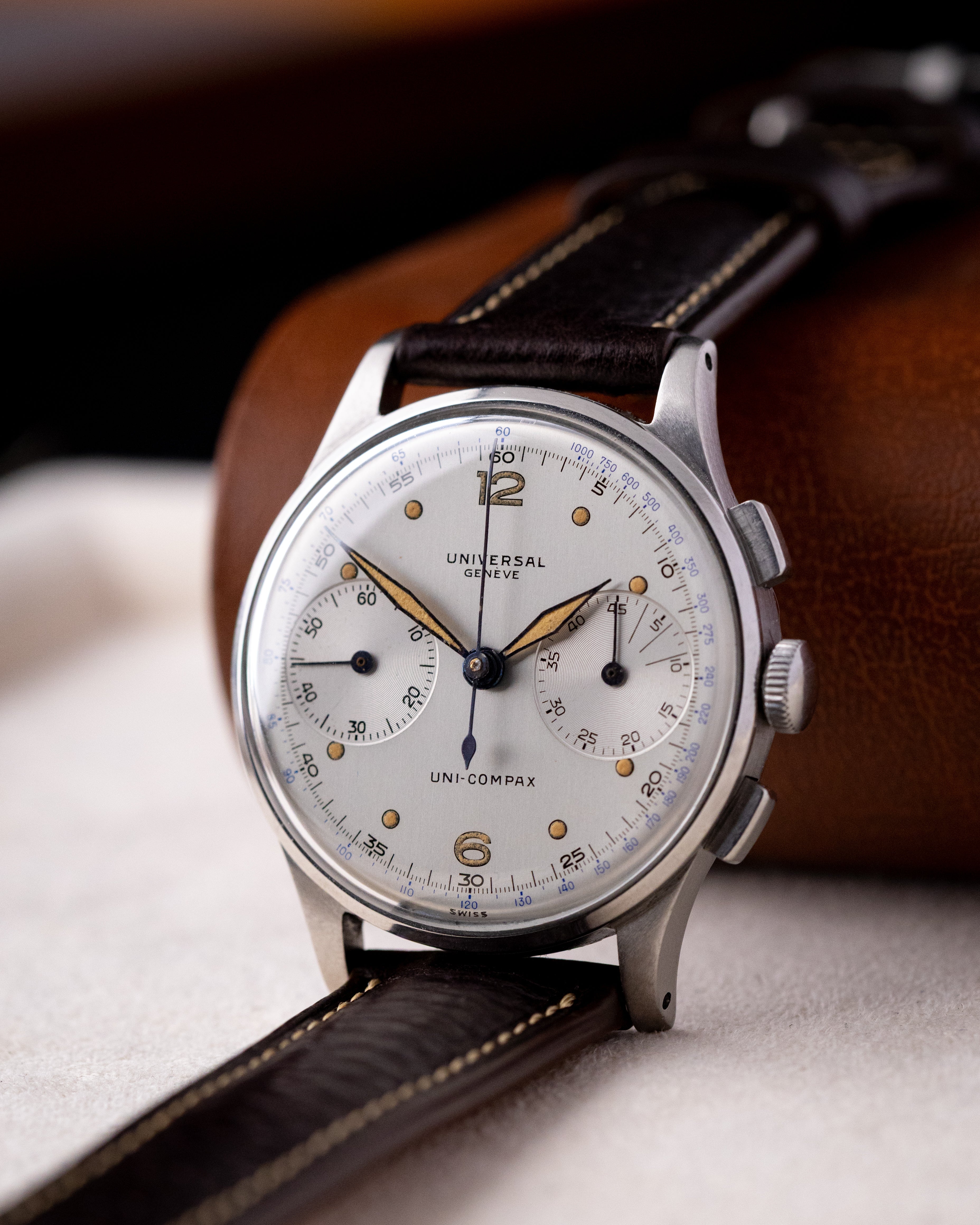 Vintage Universal Genève Uni - Compax Chronograph, Ref. 224100, Radium Dial, Cal. 285 from 1940's - DuMarko