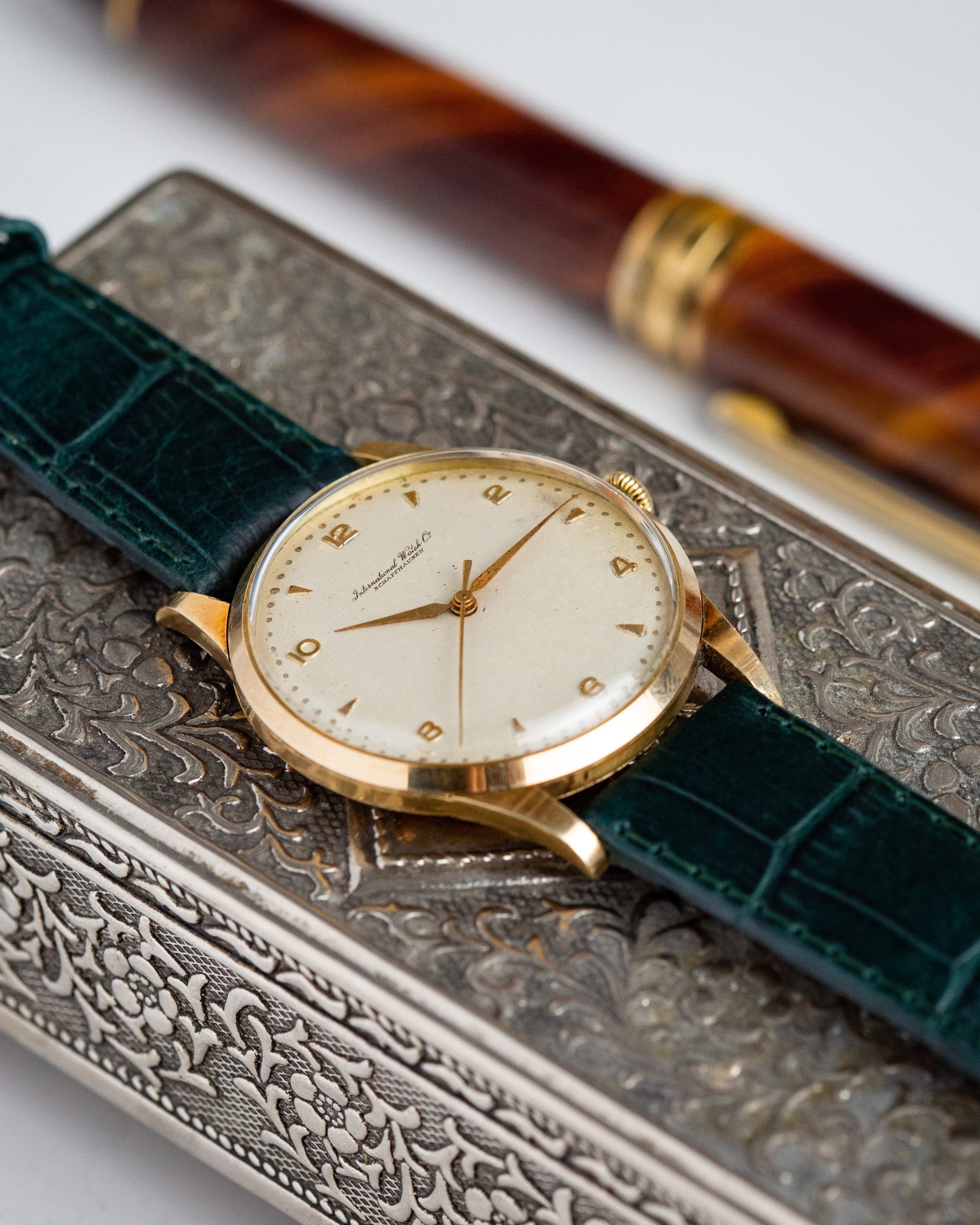 Premium Vintage Watch "IWC Schaffhausen", 14K Gold - VintageDuMarko