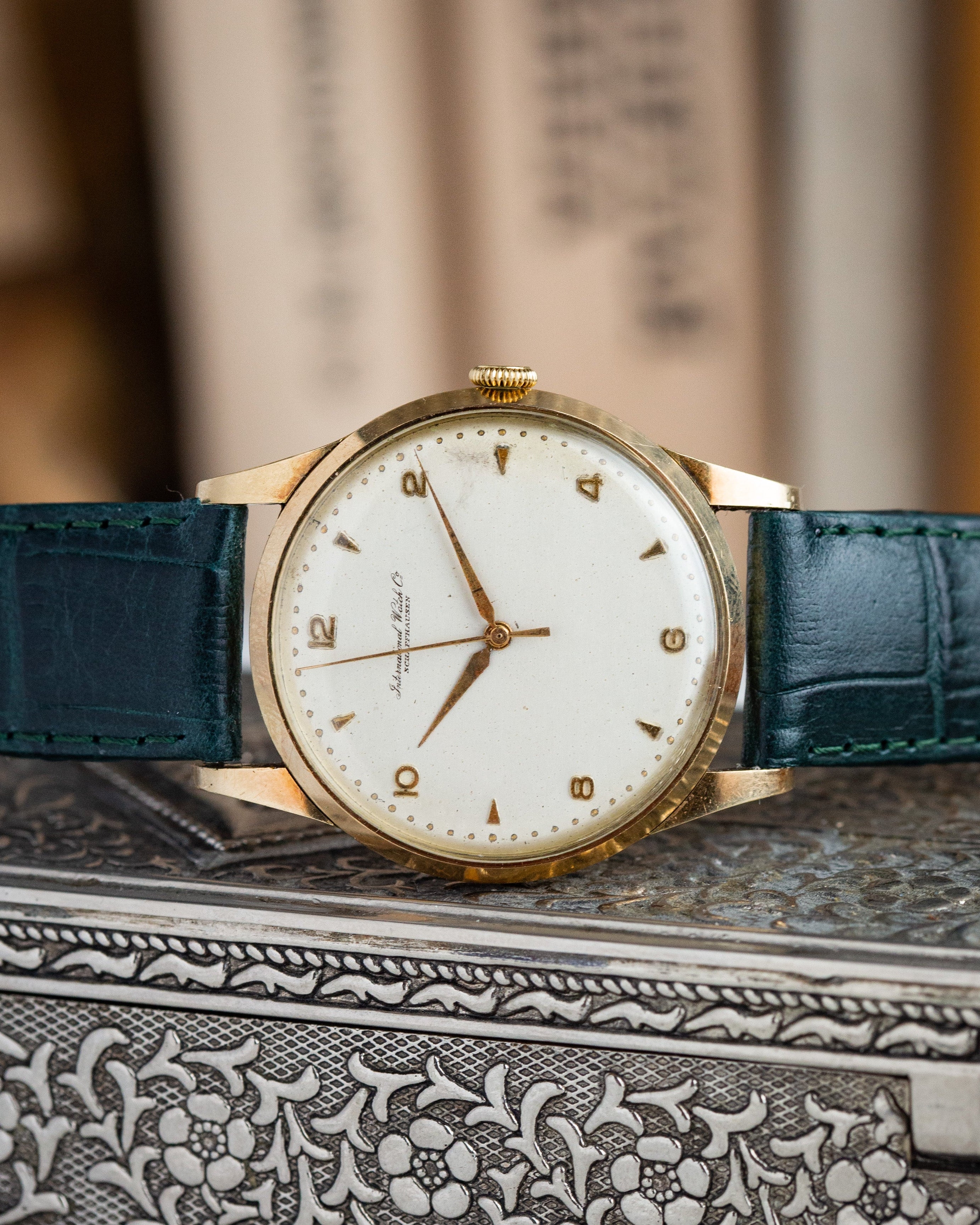 Premium Vintage Watch "IWC Schaffhausen", 14K Gold - VintageDuMarko
