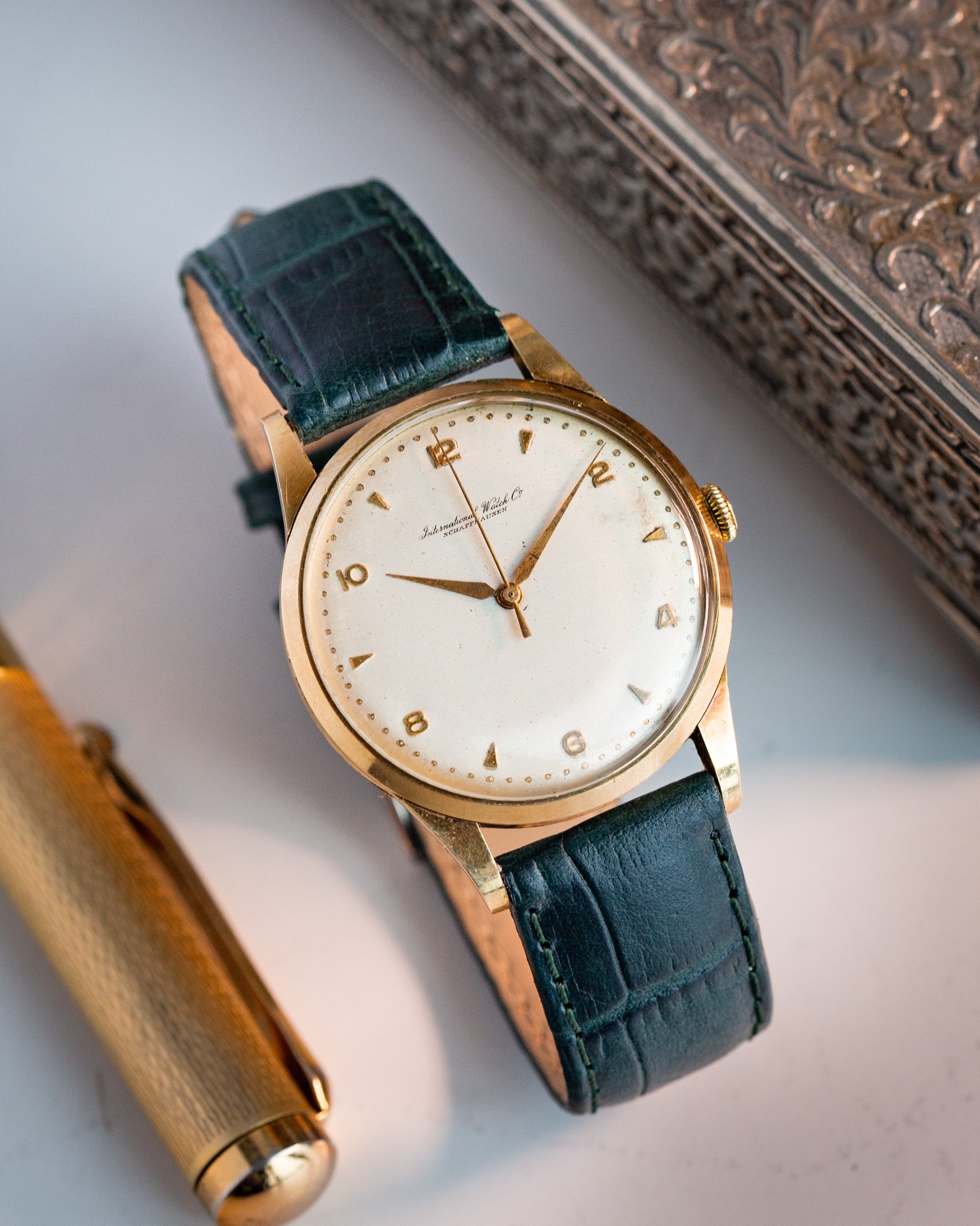 Premium Vintage Watch "IWC Schaffhausen", 14K Gold - VintageDuMarko