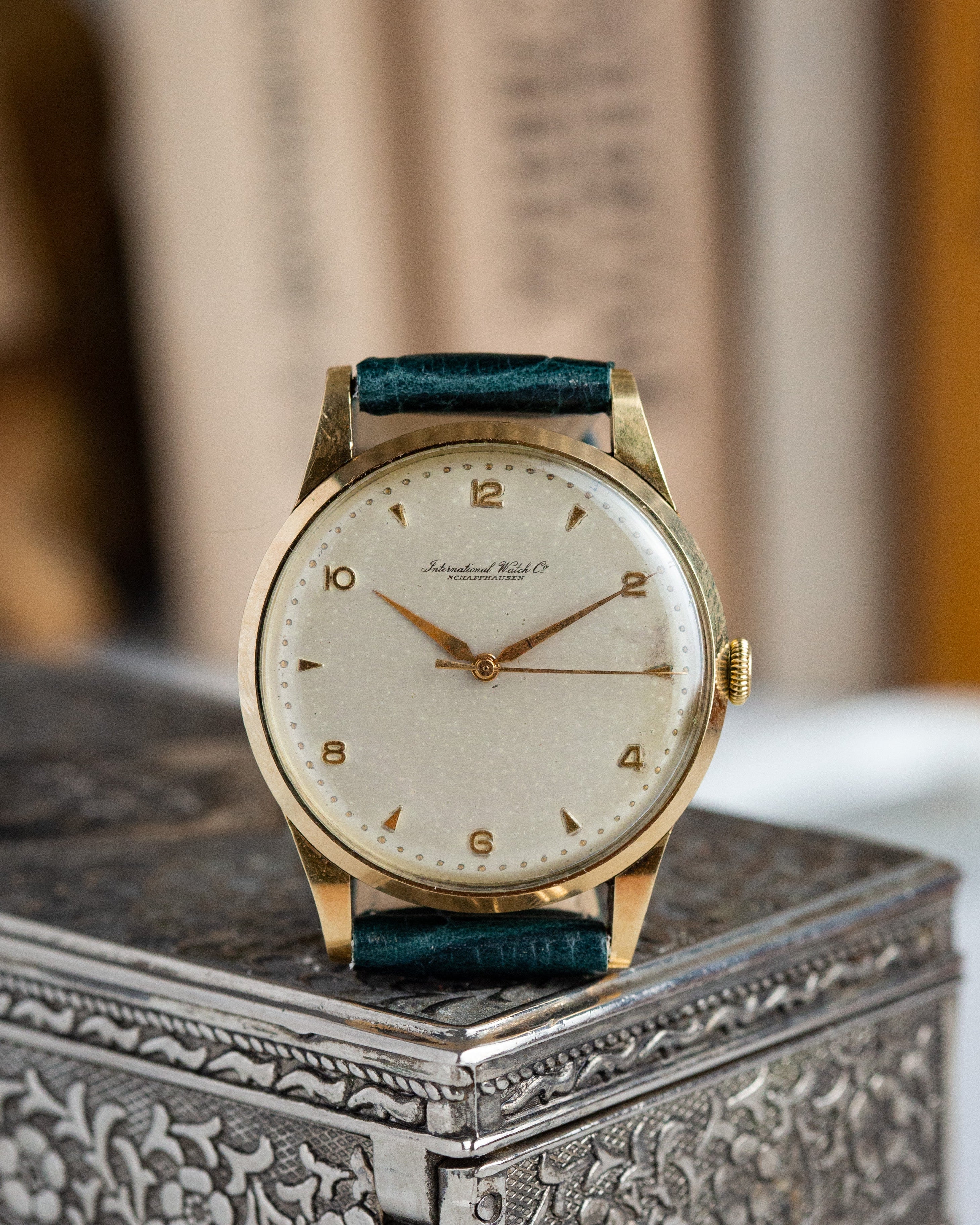 Premium Vintage Watch "IWC Schaffhausen", 14K Gold - VintageDuMarko