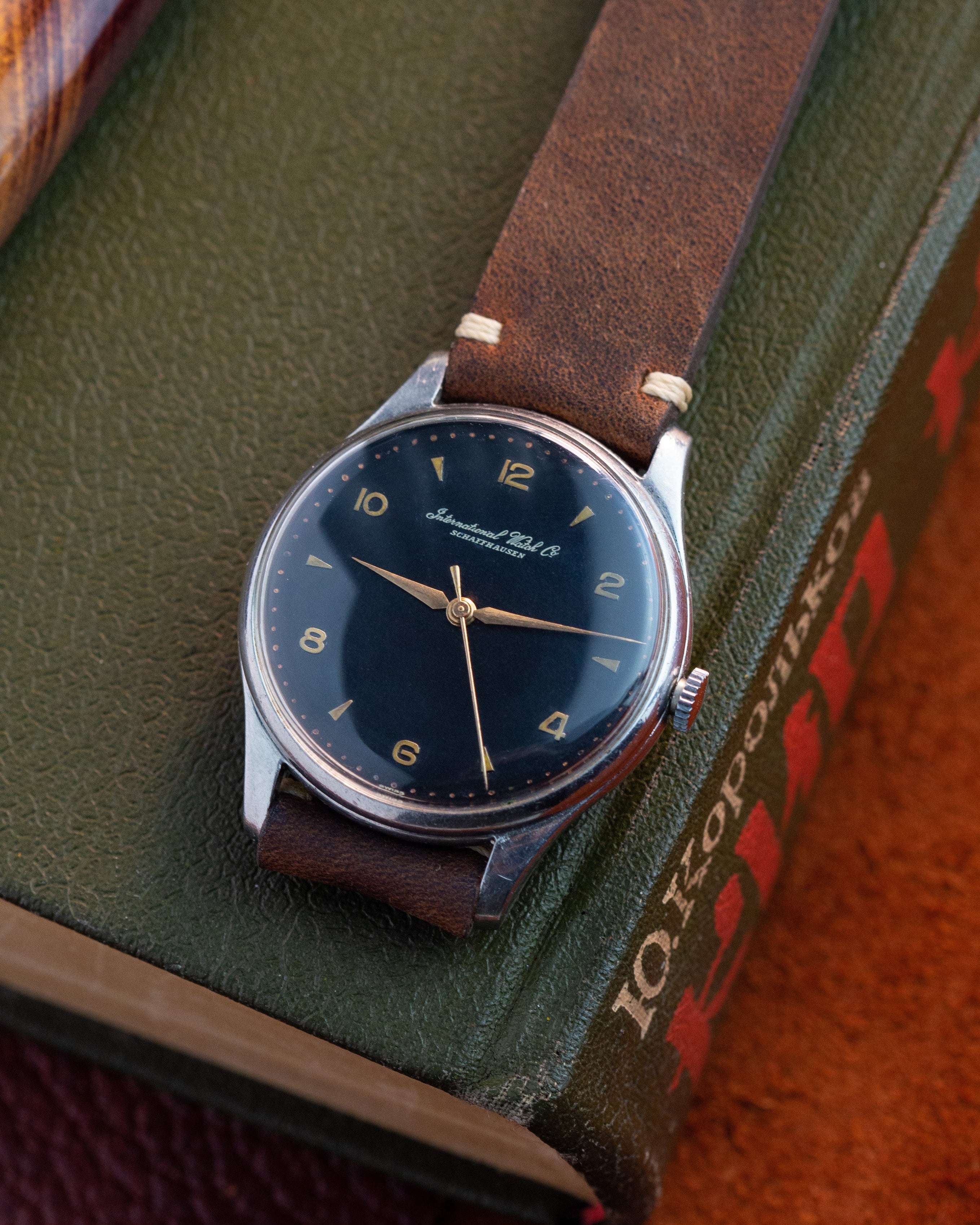 Premium Vintage Watch "IWC Schaffhausen", Rare Swiss Watch for Men and Women - VintageDuMarko