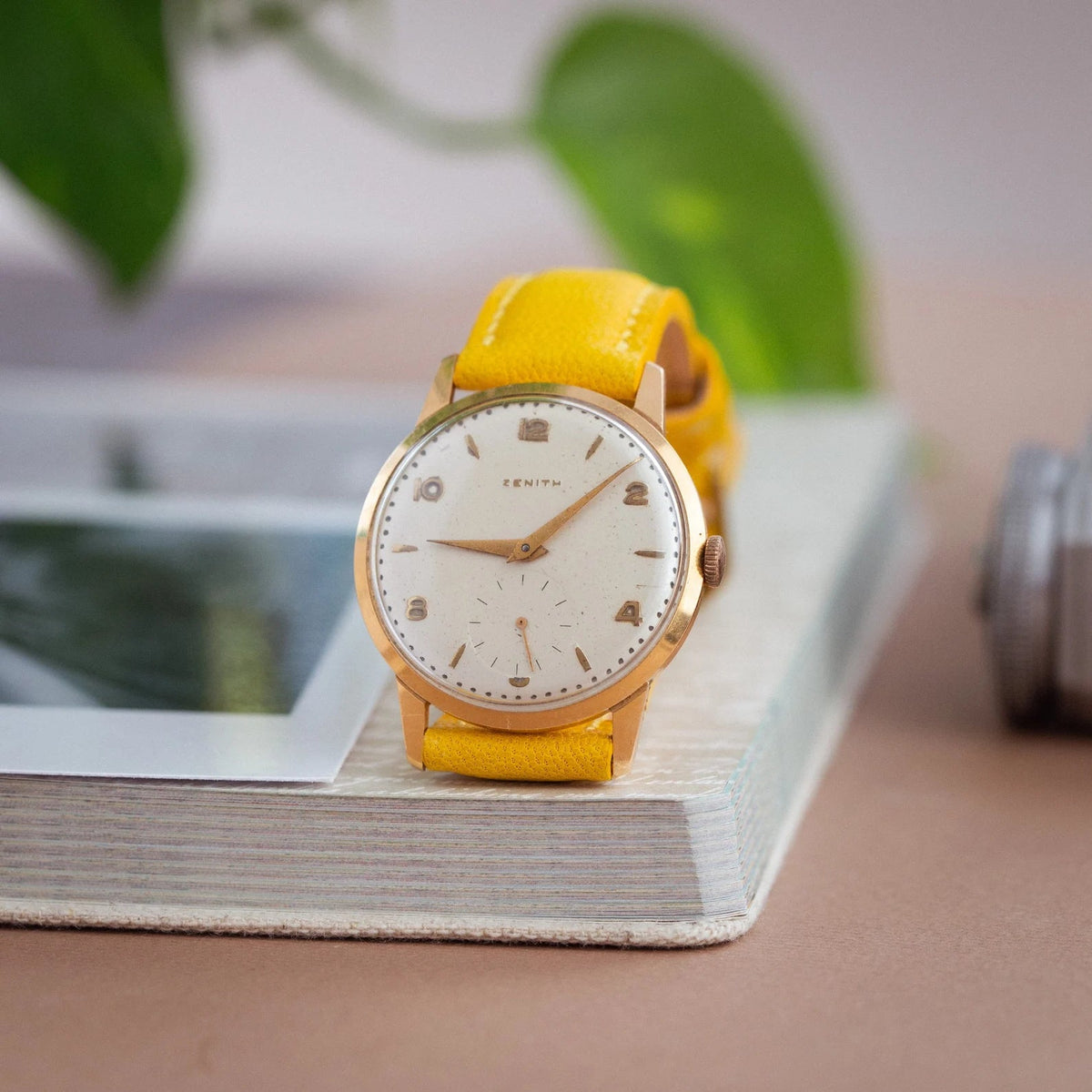 Vintage zenith 18k gold watch on sale
