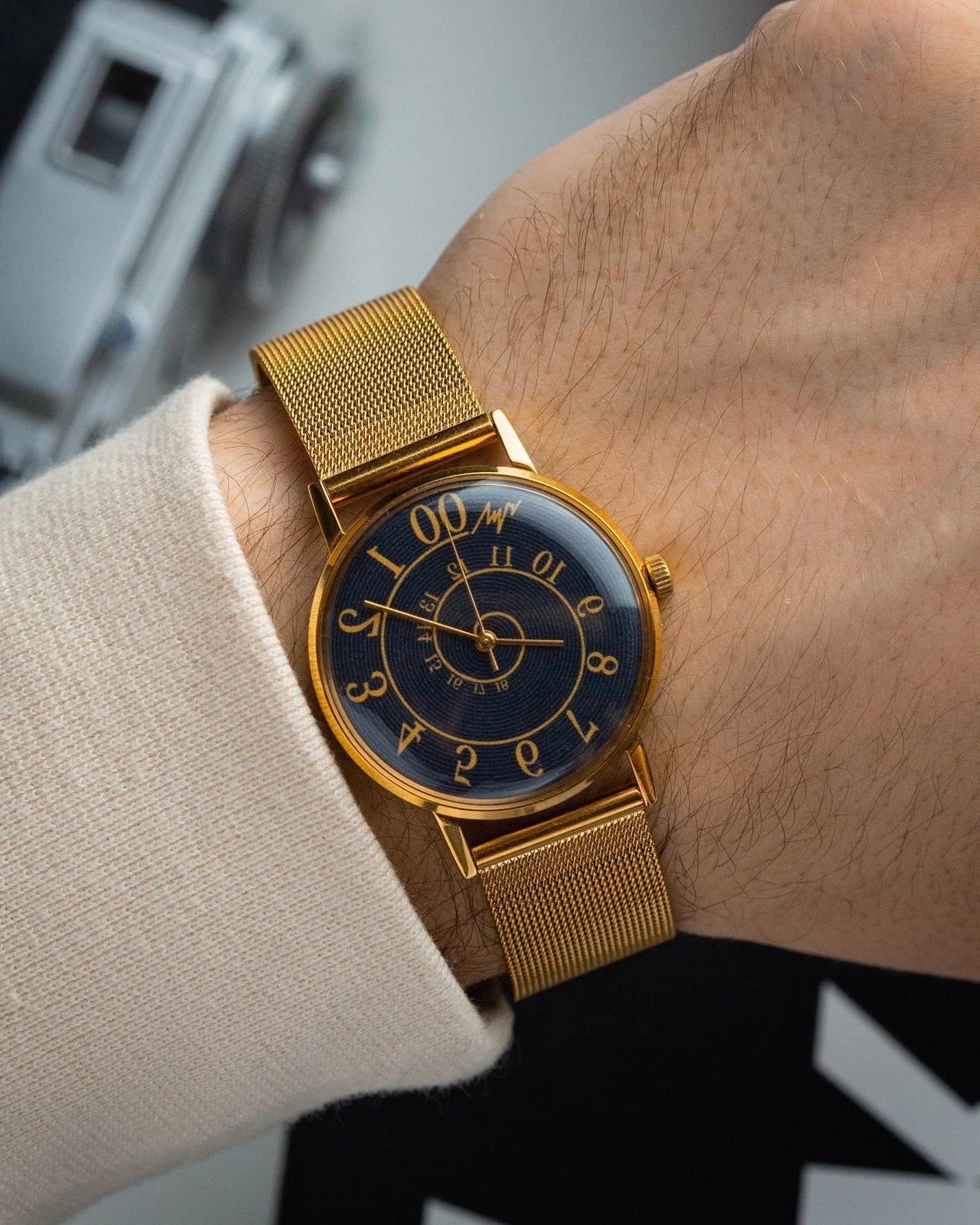 Vintage "Luch Backwards" Watch, Thin Watch for Men and Women - VintageDuMarko