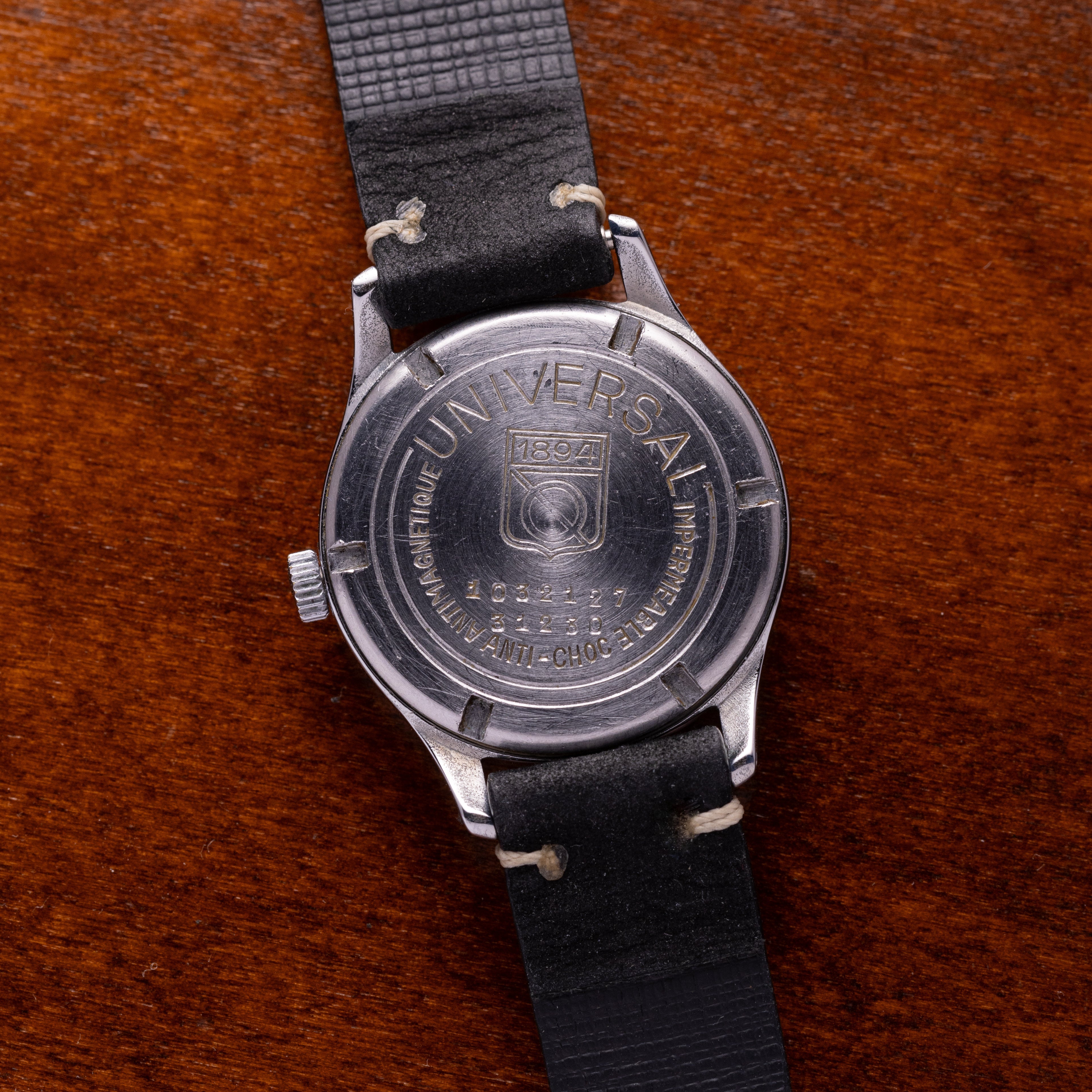 Vintage "Universal Geneve", Rare WW2 watch - VintageDuMarko