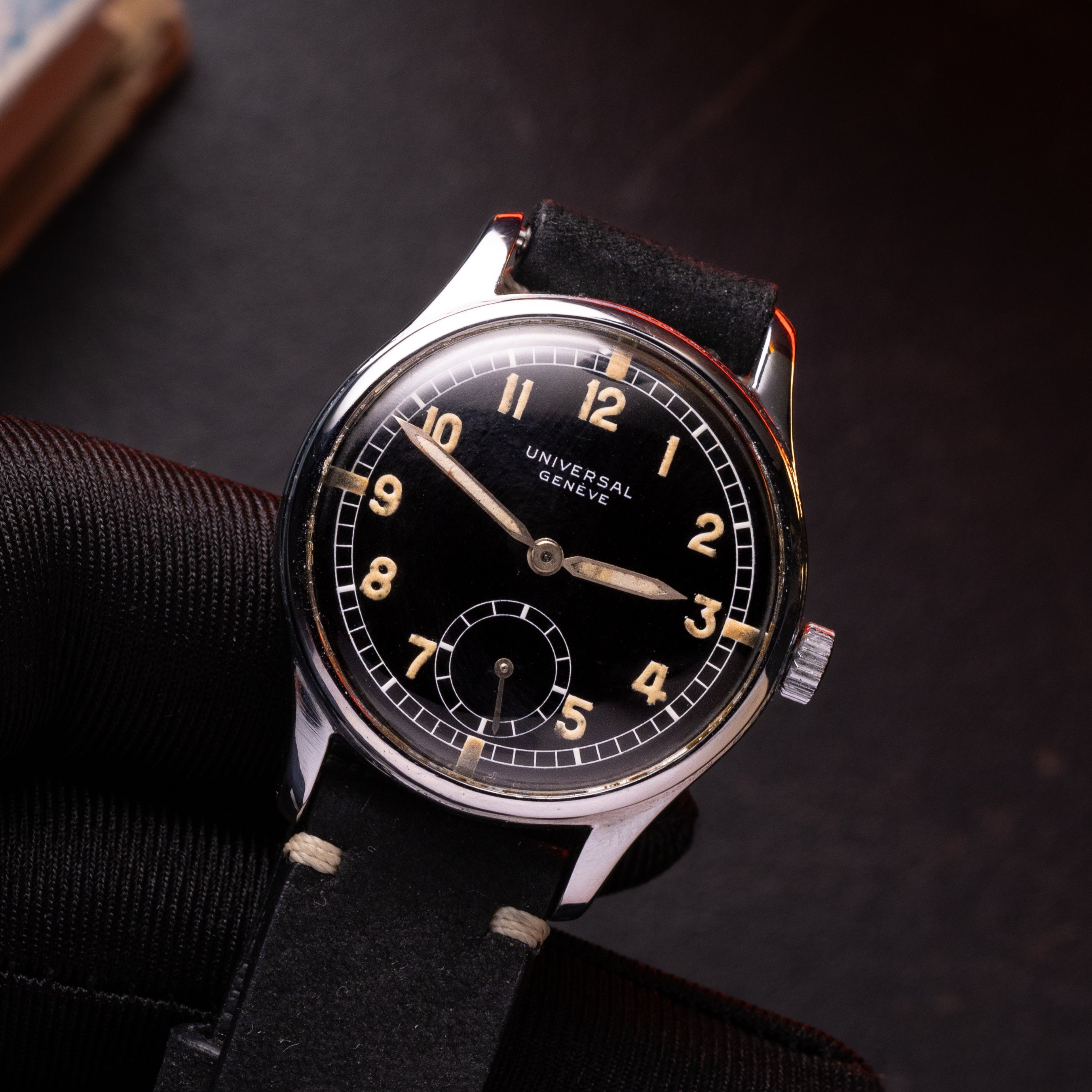 Vintage "Universal Geneve", Rare WW2 watch - VintageDuMarko