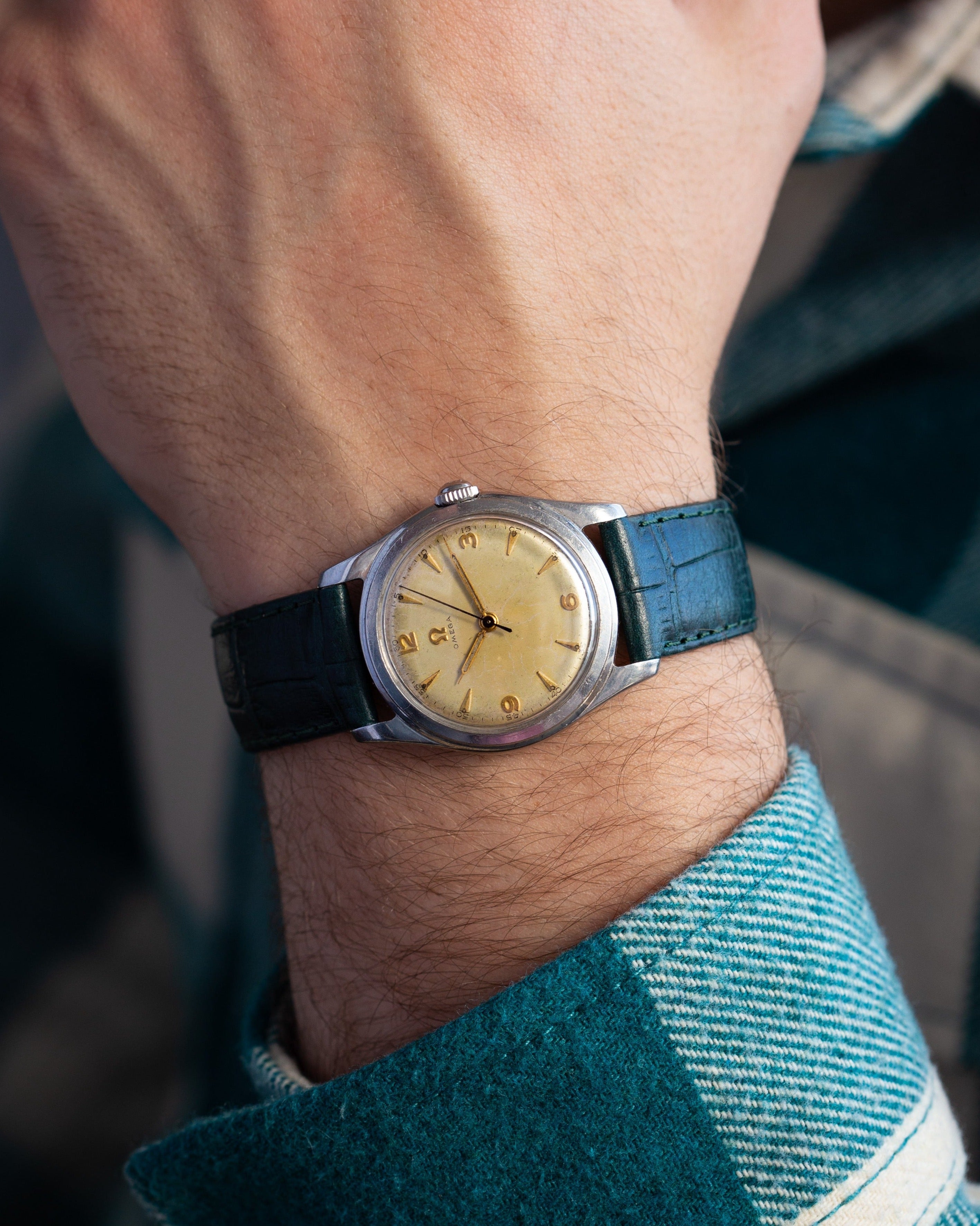 Vintage Watch «Omega Antimagnetic Cal.230» - Swiss Luxury Watch - VintageDuMarko
