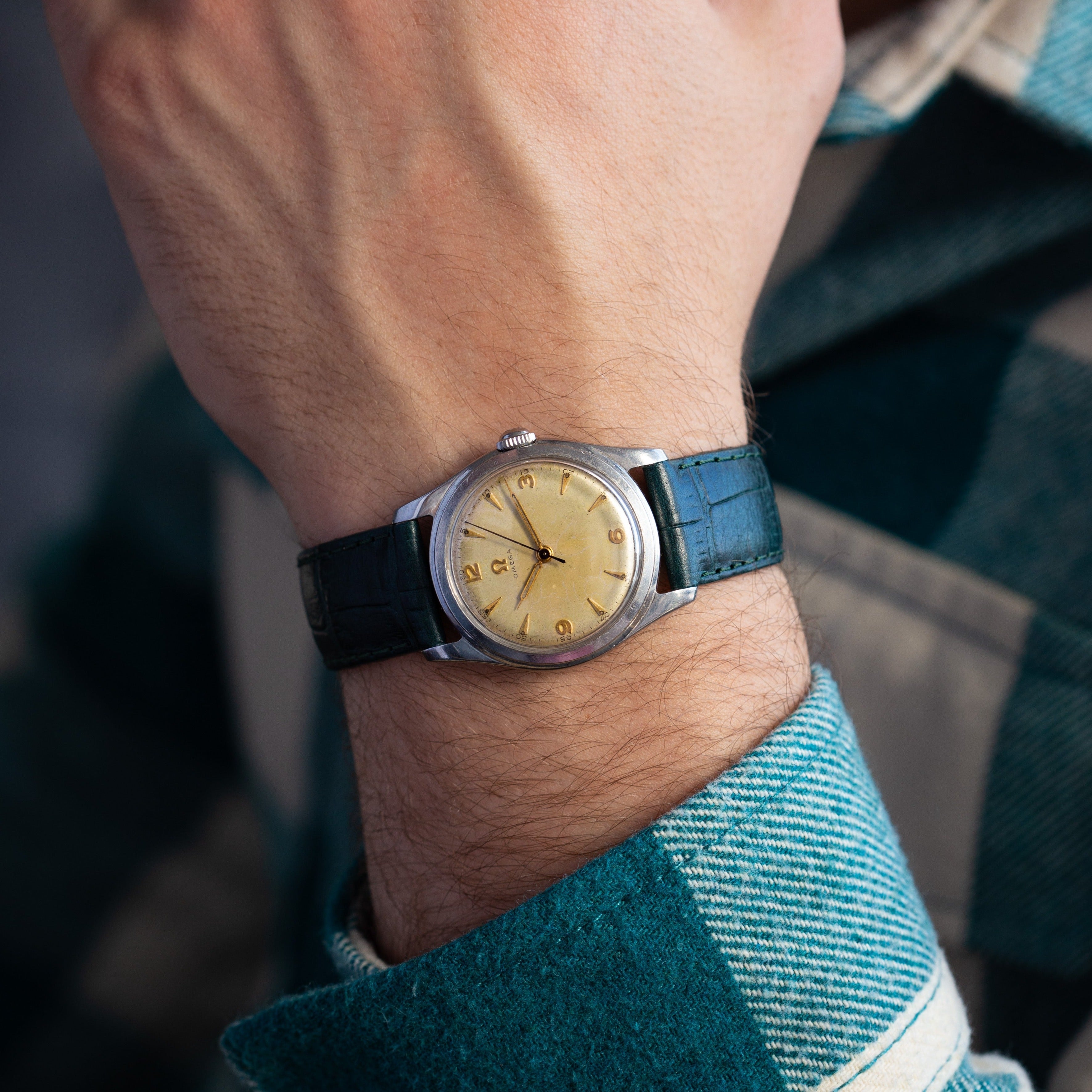 Vintage Watch «Omega Antimagnetic Cal.230» - Swiss Luxury Watch - VintageDuMarko