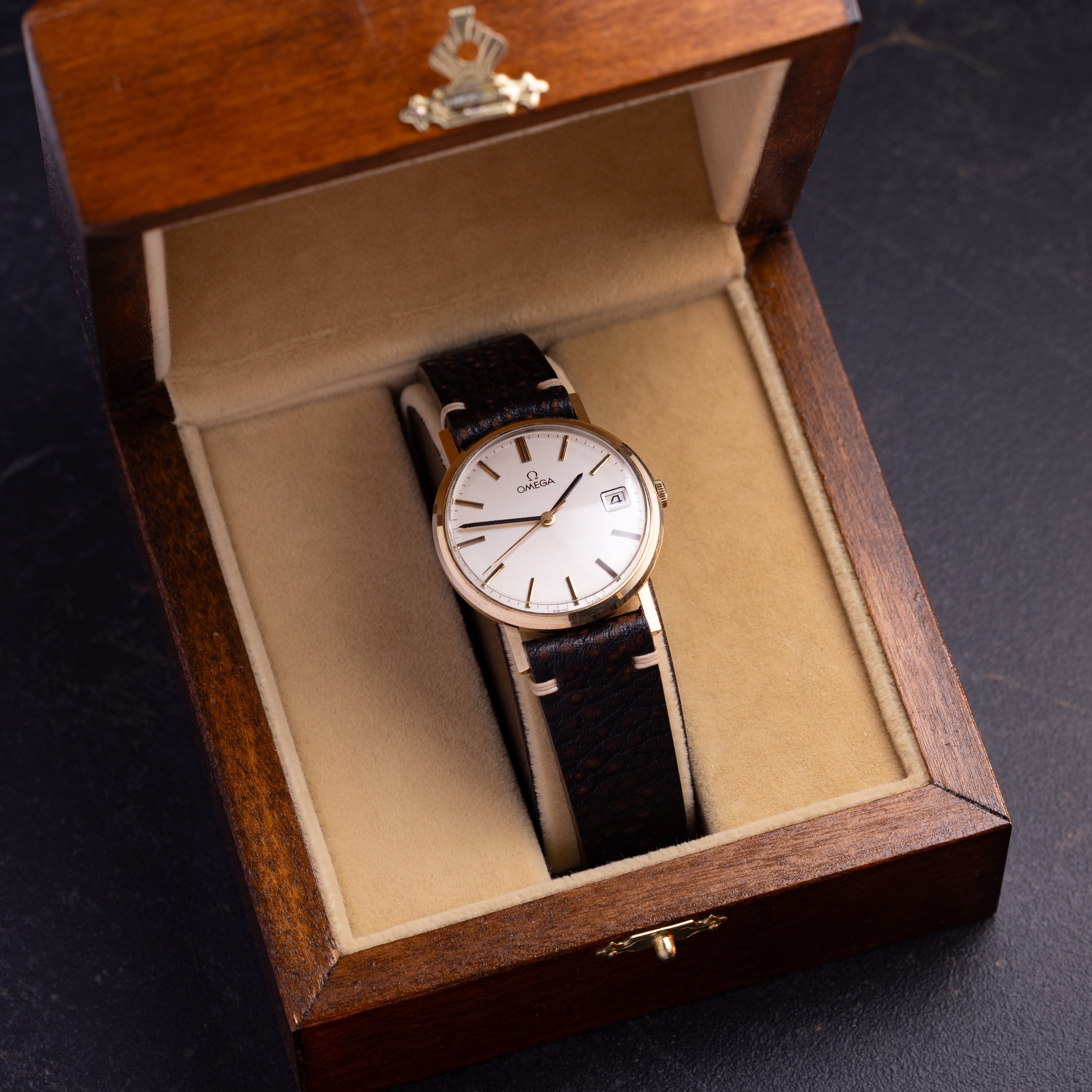 Vintage watch Omega Solid Gold, Art Deco from 1970s - VintageDuMarko