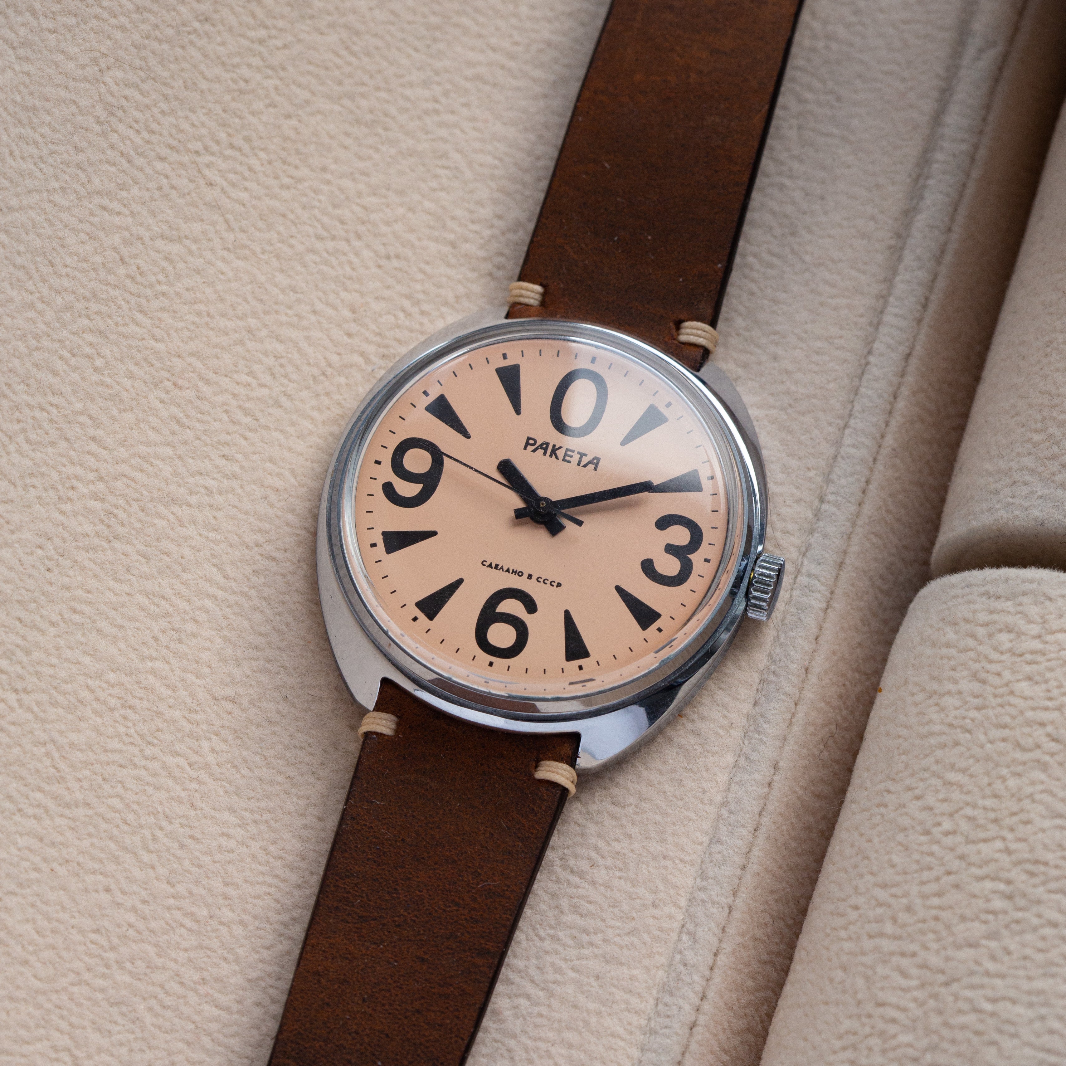 Vintage Watch «Raketa Big Zero Salmon Dial Cal.2609» - Soviet Men's Wrist Watch - VintageDuMarko