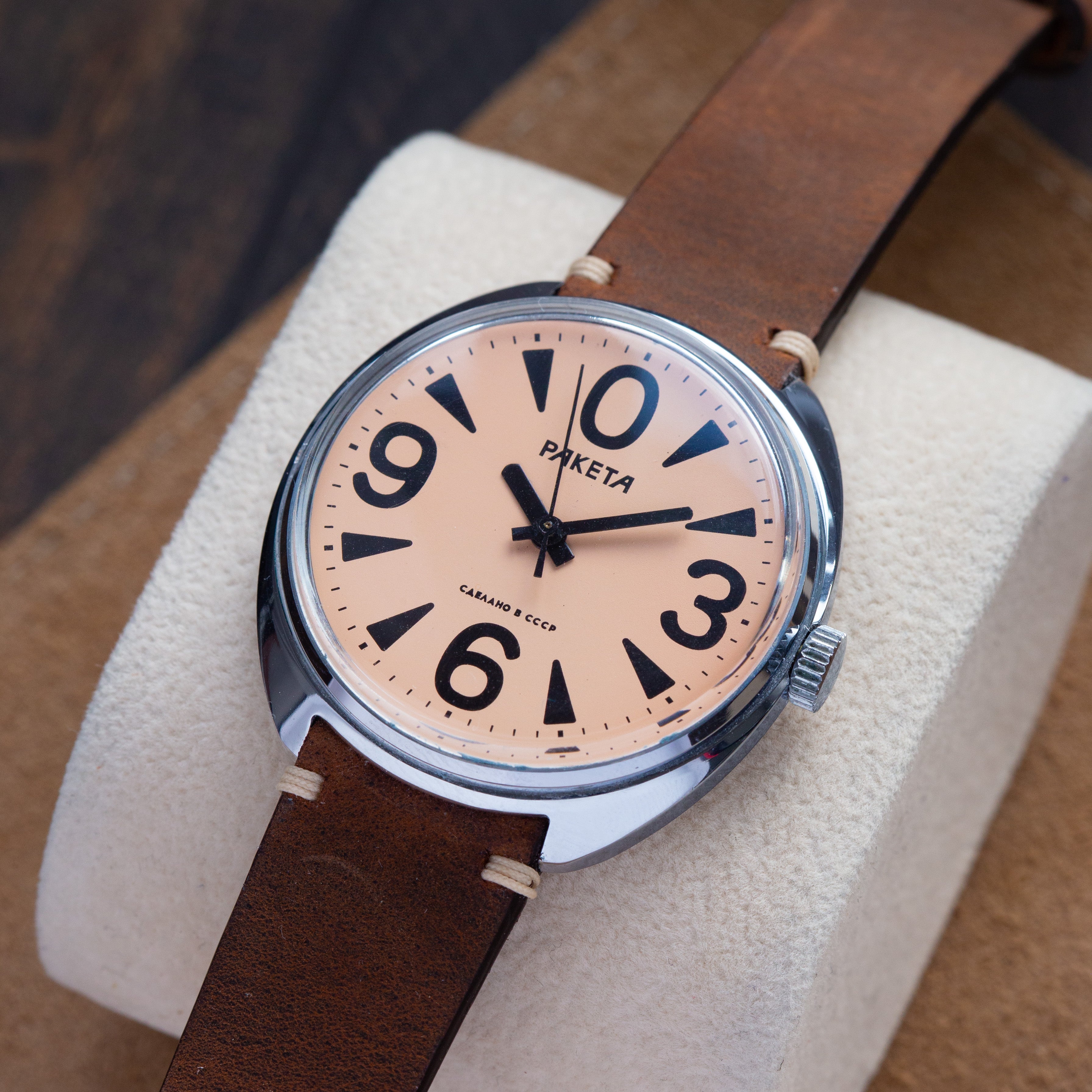 Vintage Watch «Raketa Big Zero Salmon Dial Cal.2609» - Soviet Men's Wrist Watch - VintageDuMarko