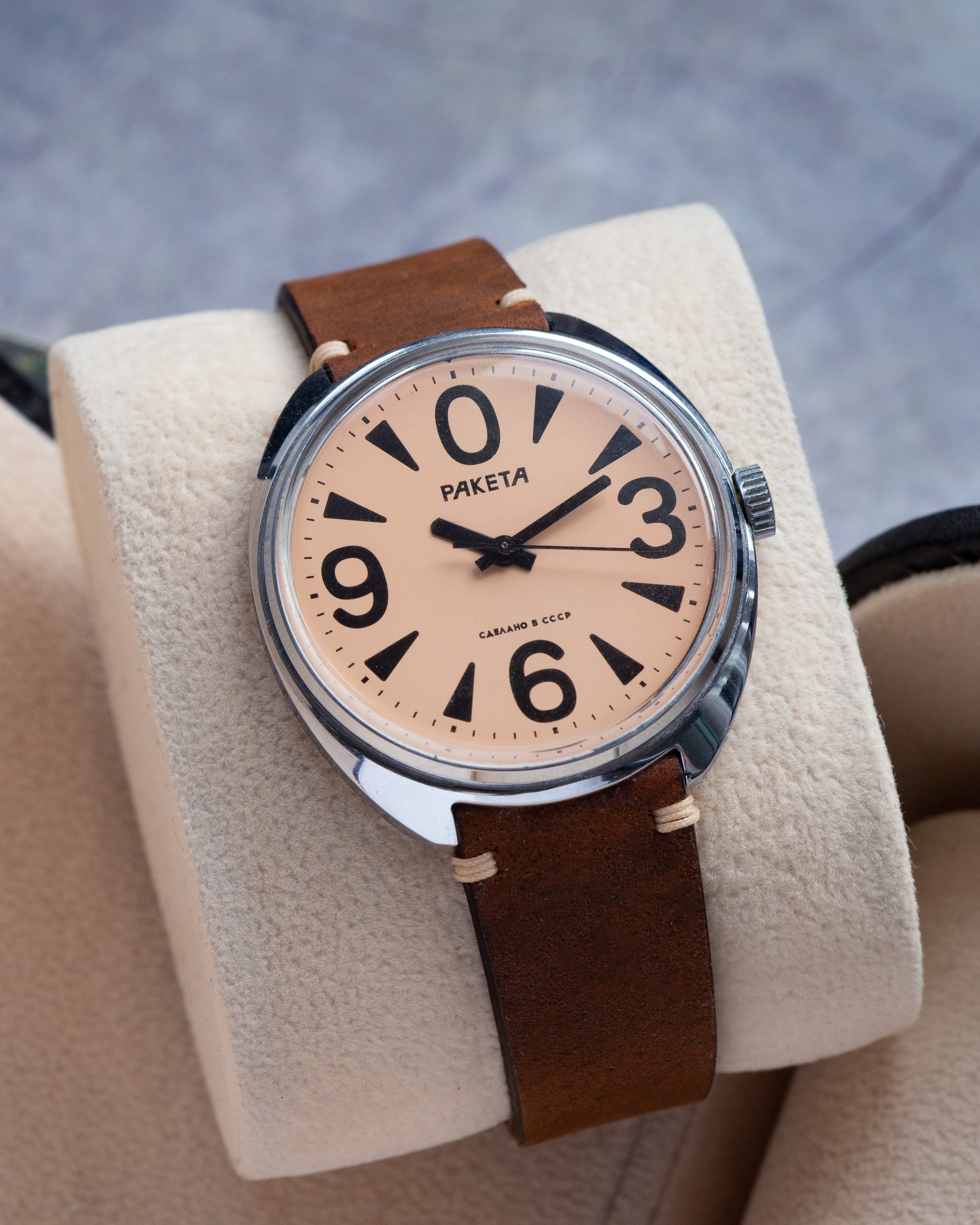 Vintage Watch «Raketa Big Zero Salmon Dial Cal.2609» - Soviet Men's Wrist Watch - VintageDuMarko