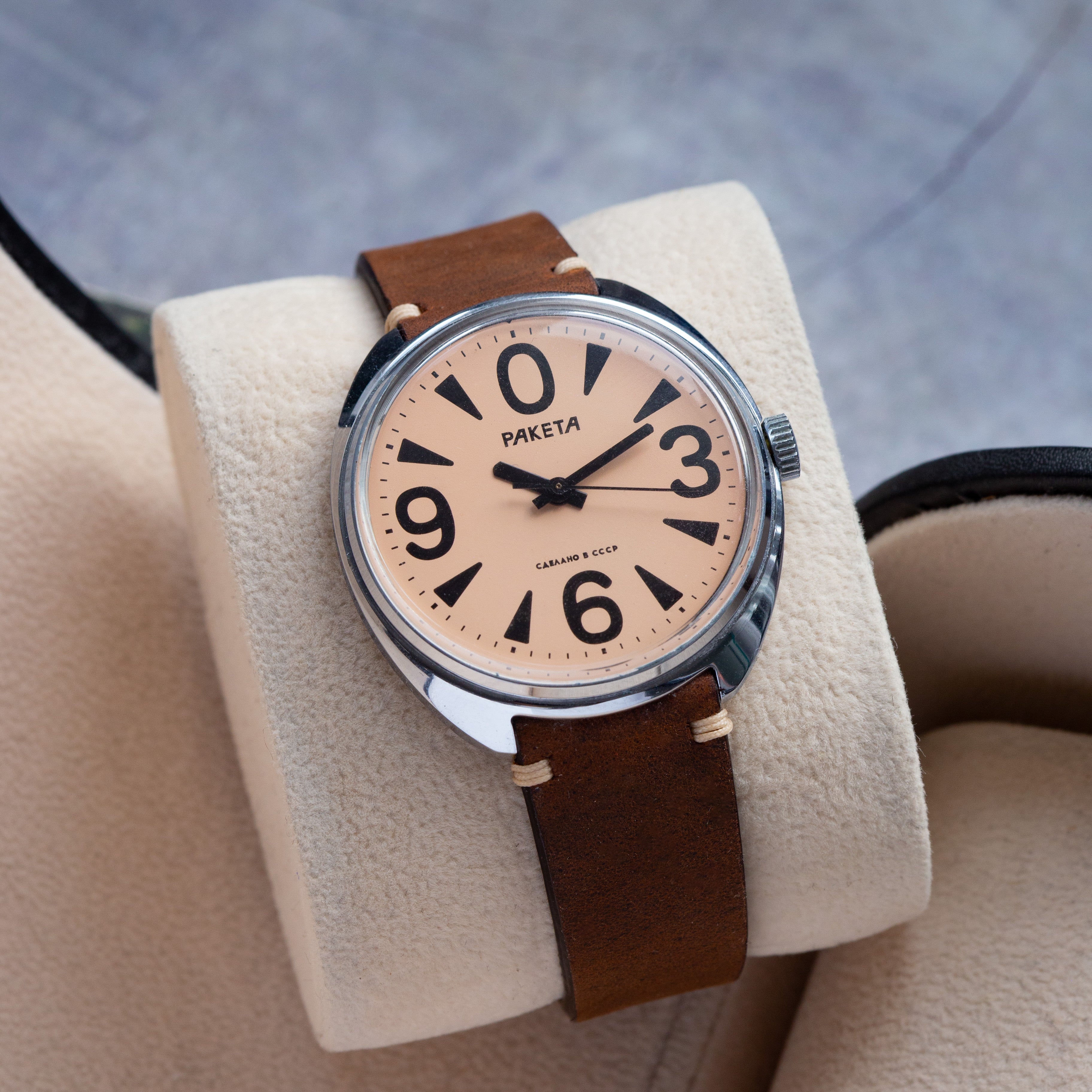 Vintage Watch «Raketa Big Zero Salmon Dial Cal.2609» - Soviet Men's Wrist Watch - VintageDuMarko