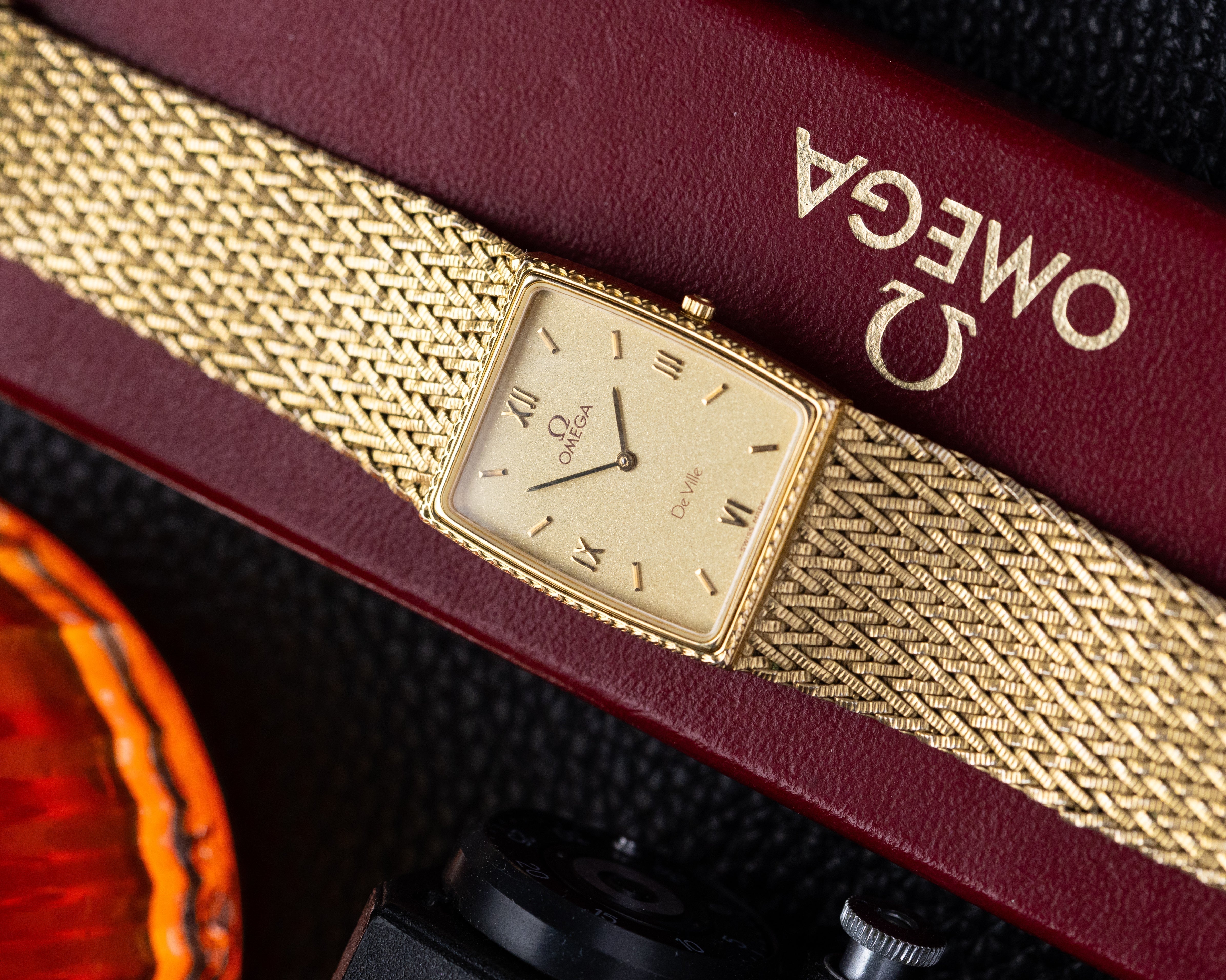 Ditch Overpriced Luxury: The Best Affordable Vintage Watches for Women - DuMarko
