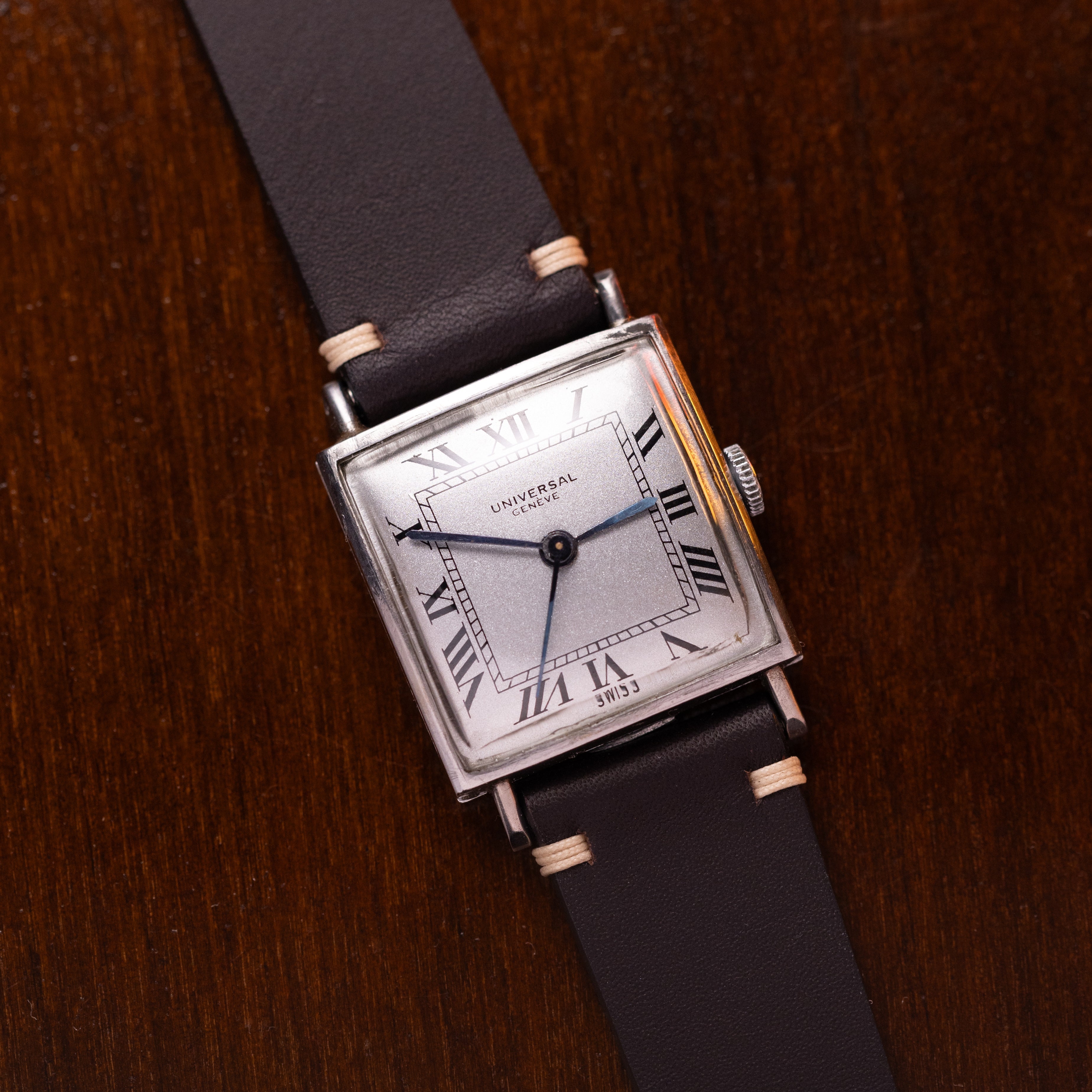 Luxury Vintage Universal Geneve watch from 1950's - VintageDuMarko