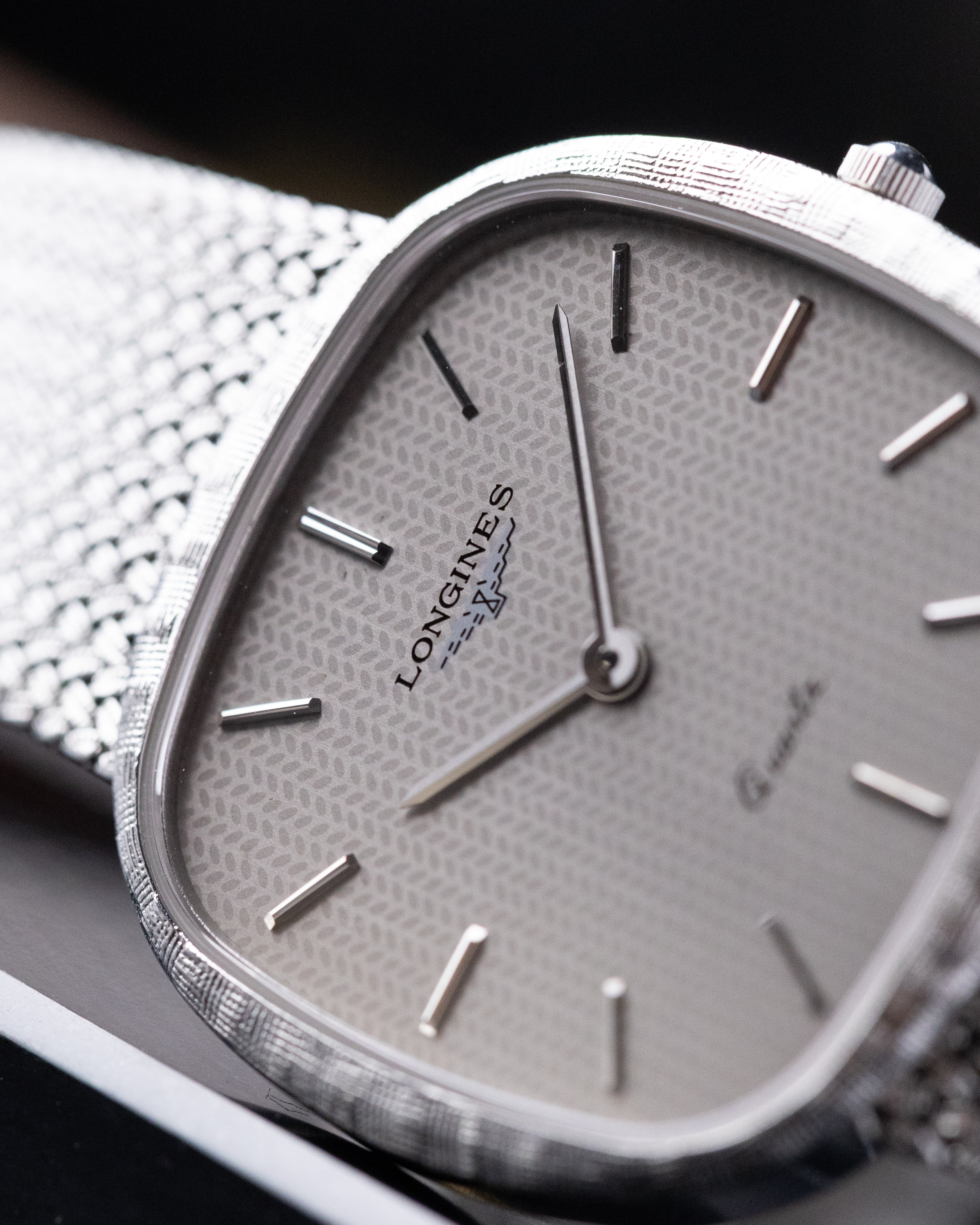 Neo - Vintage Longines Fashion Watch, Ellipse Case, Quartz from 1980’s - DuMarko