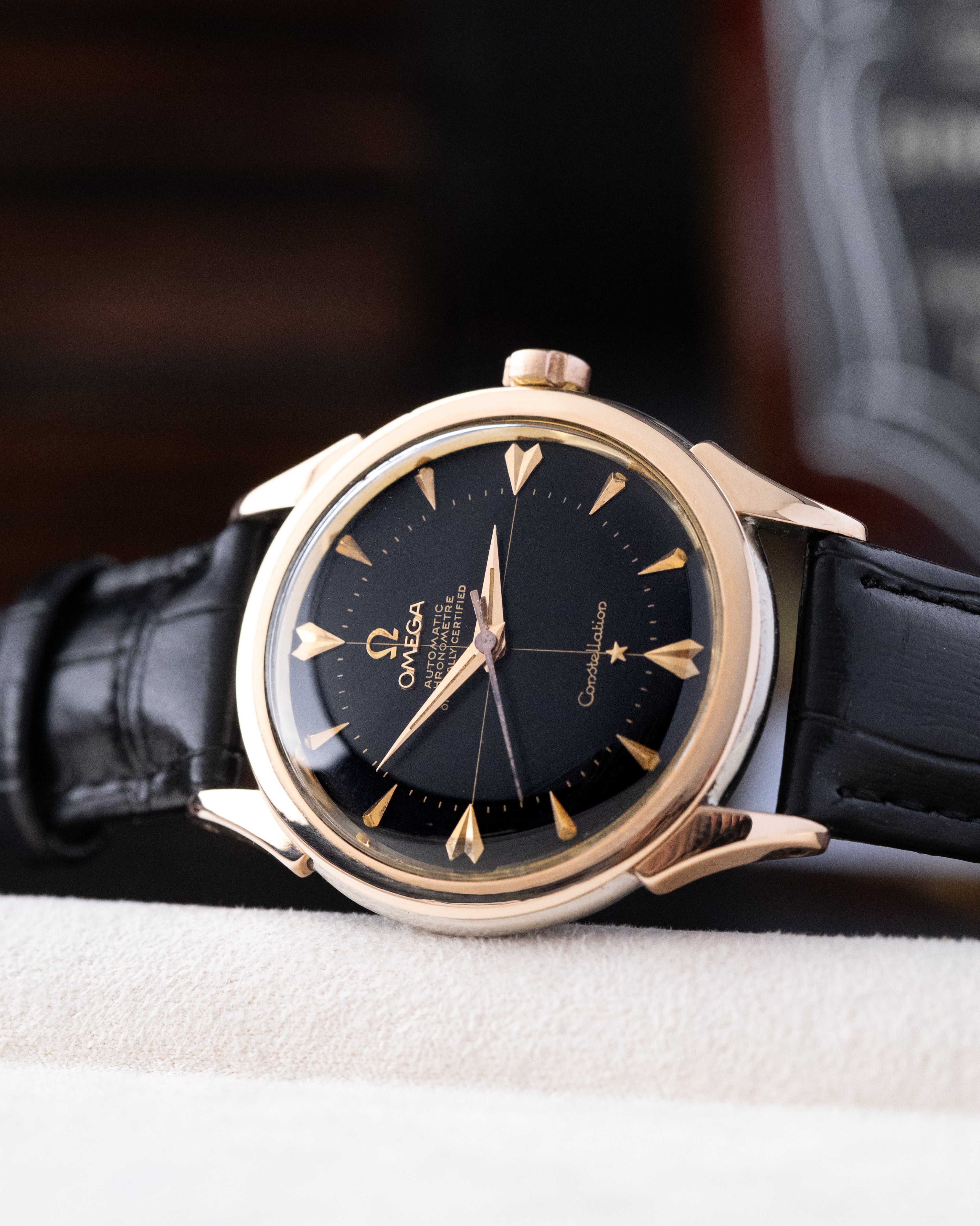 Omega Constellation, Vintage Swiss Watch, Ref. 2852 - 4 SC, Black Crosshair Dial from 1958 - DuMarko