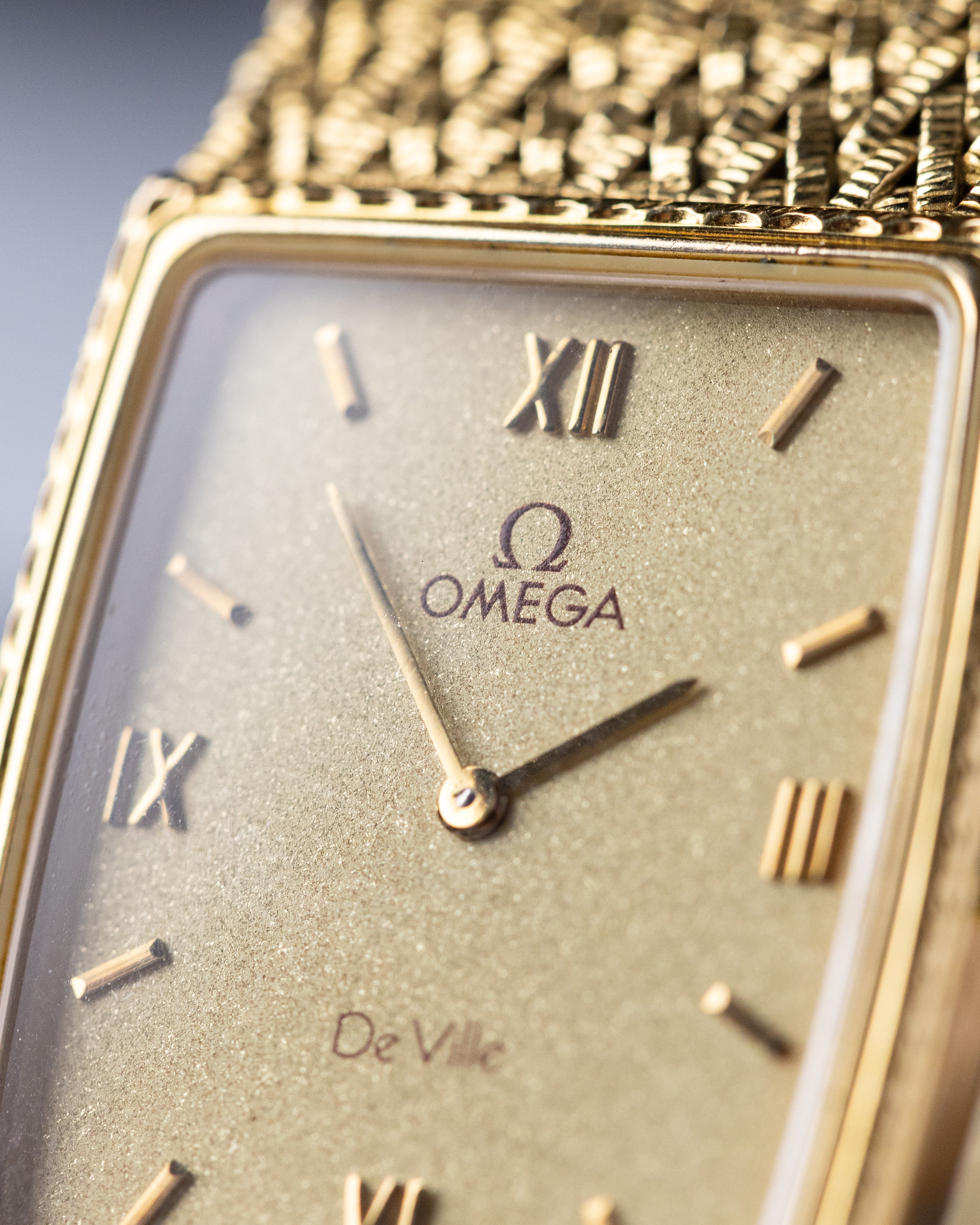 Omega De Ville, Quartz Cal. 1377, Luxury Swiss Unisex Watch from 1975 - DuMarko