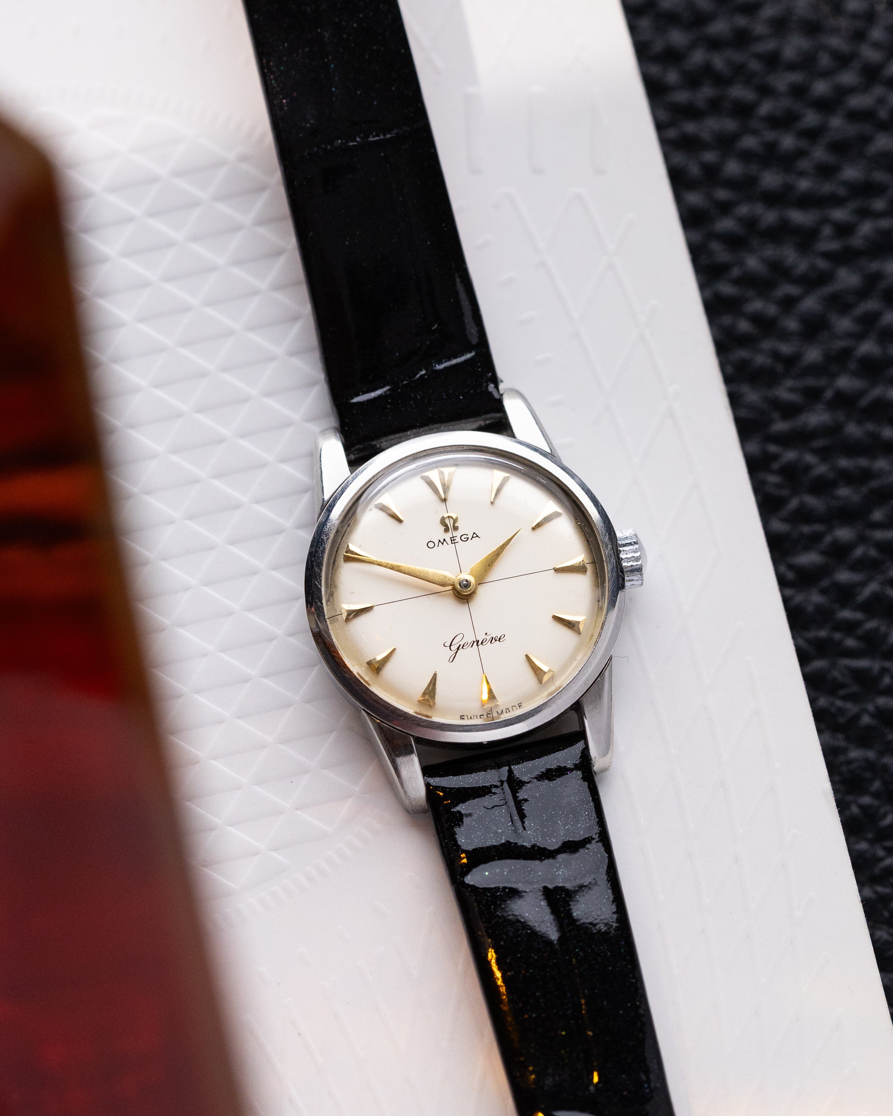 Omega Genève, Vintage Swiss Watch, Dainty Ladies' watch, Ref. 2974