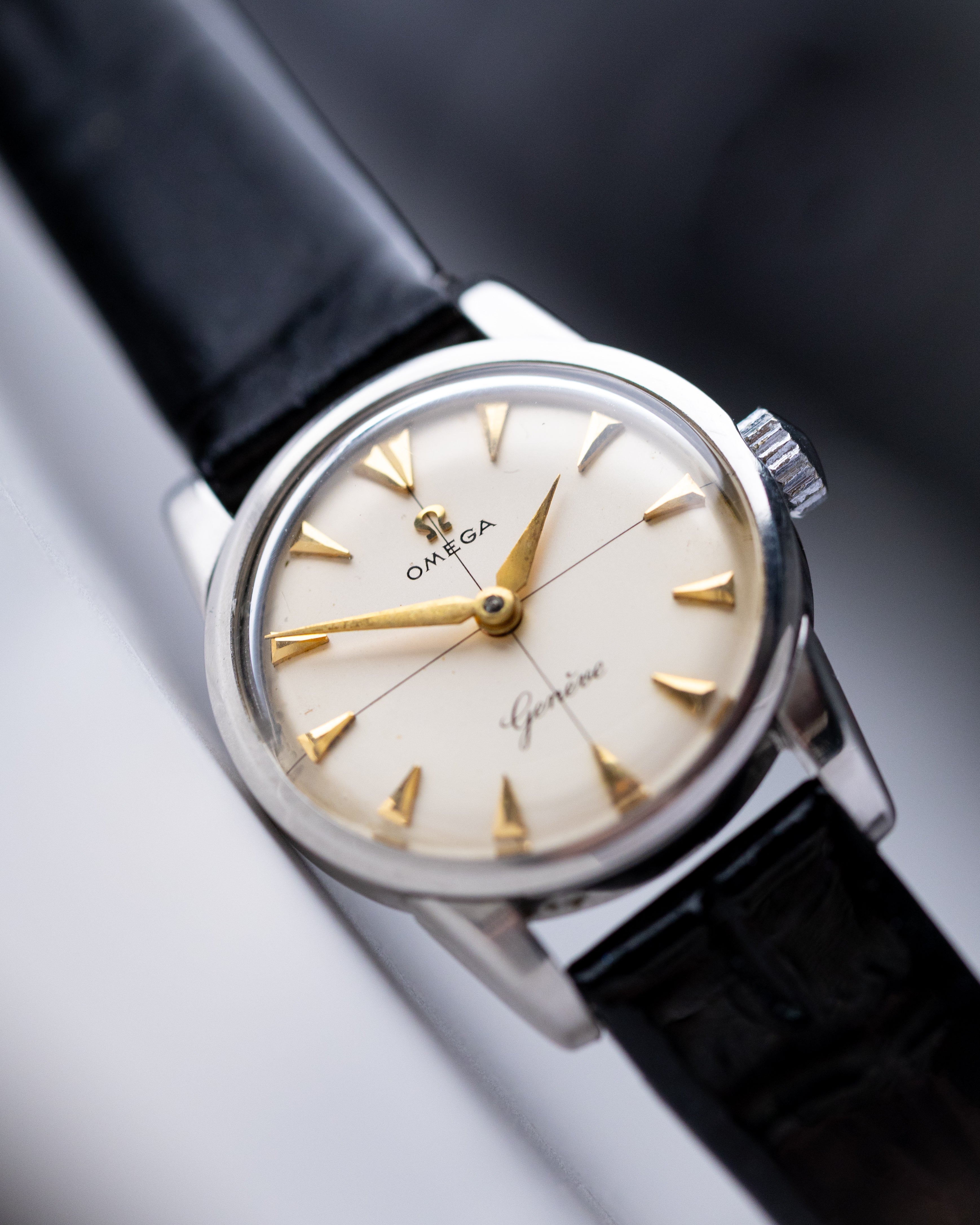 Omega Genève, Vintage Swiss Watch, Dainty Ladies' watch, Ref. 2974