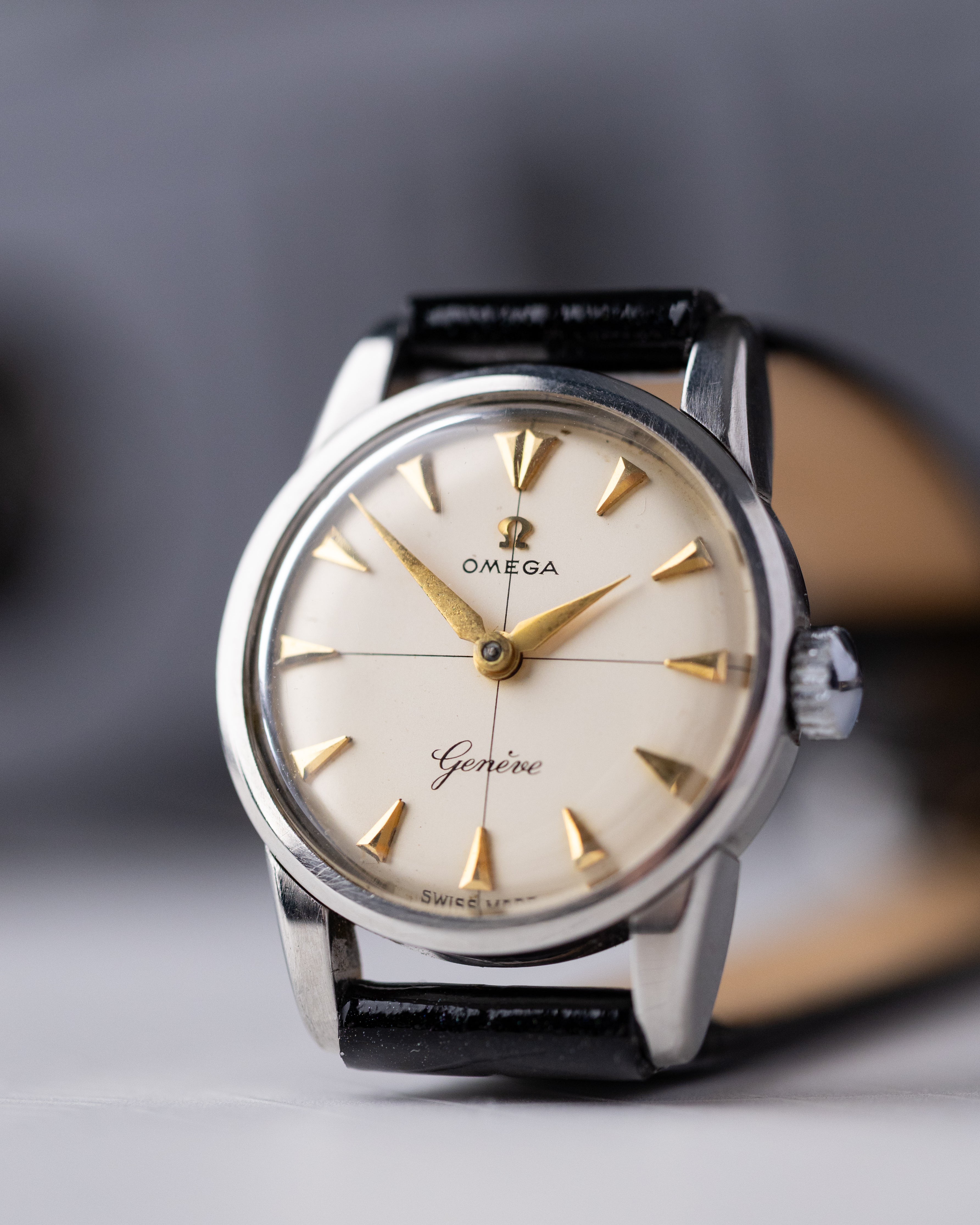 Omega Genève, Vintage Swiss Watch, Dainty Ladies' watch, Ref. 2974