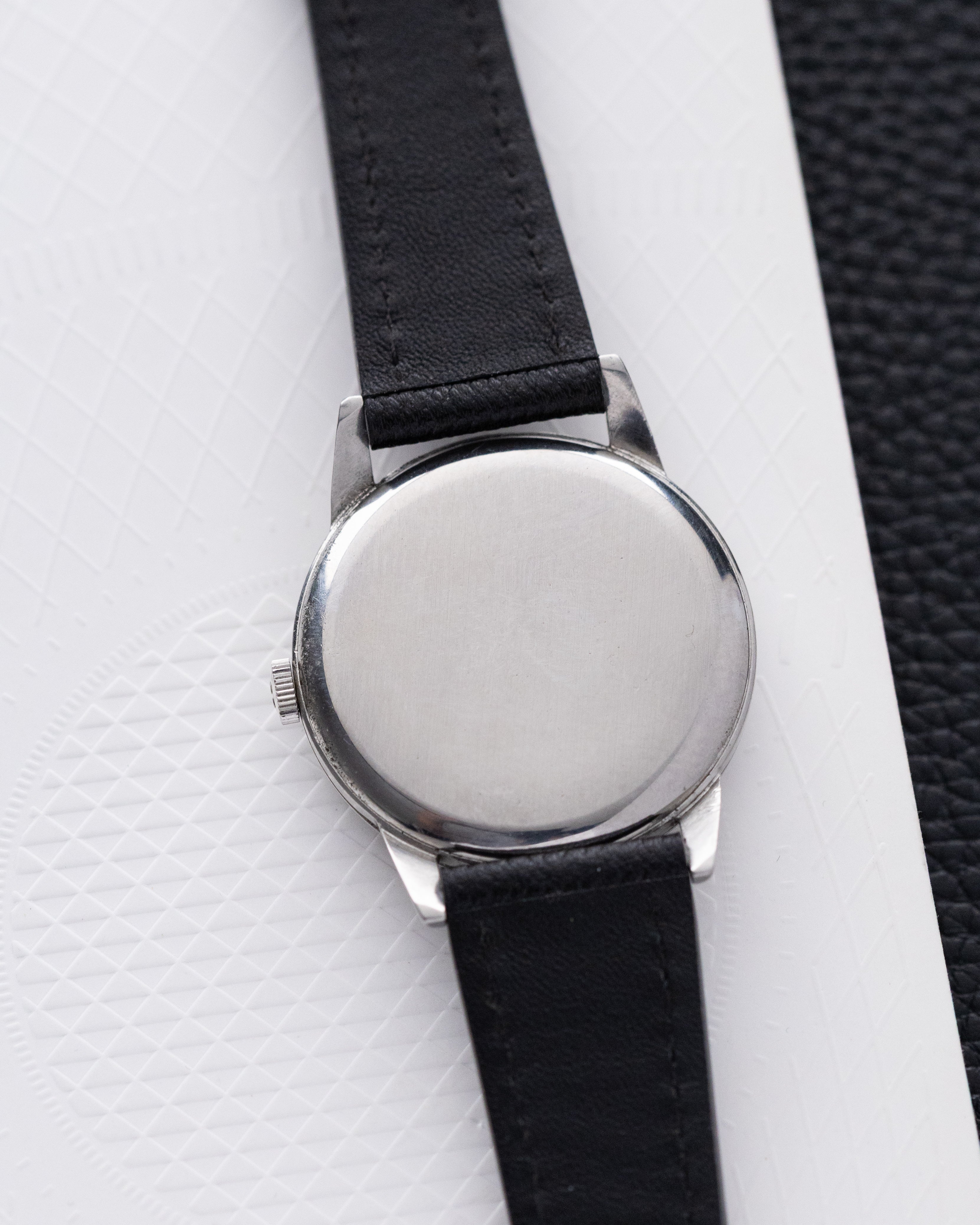 Omega Jumbo, Vintage Swiss watch, Ref. 2272 - 6, Black Linen Crosshair Gilded Dial from 1952 - DuMarko