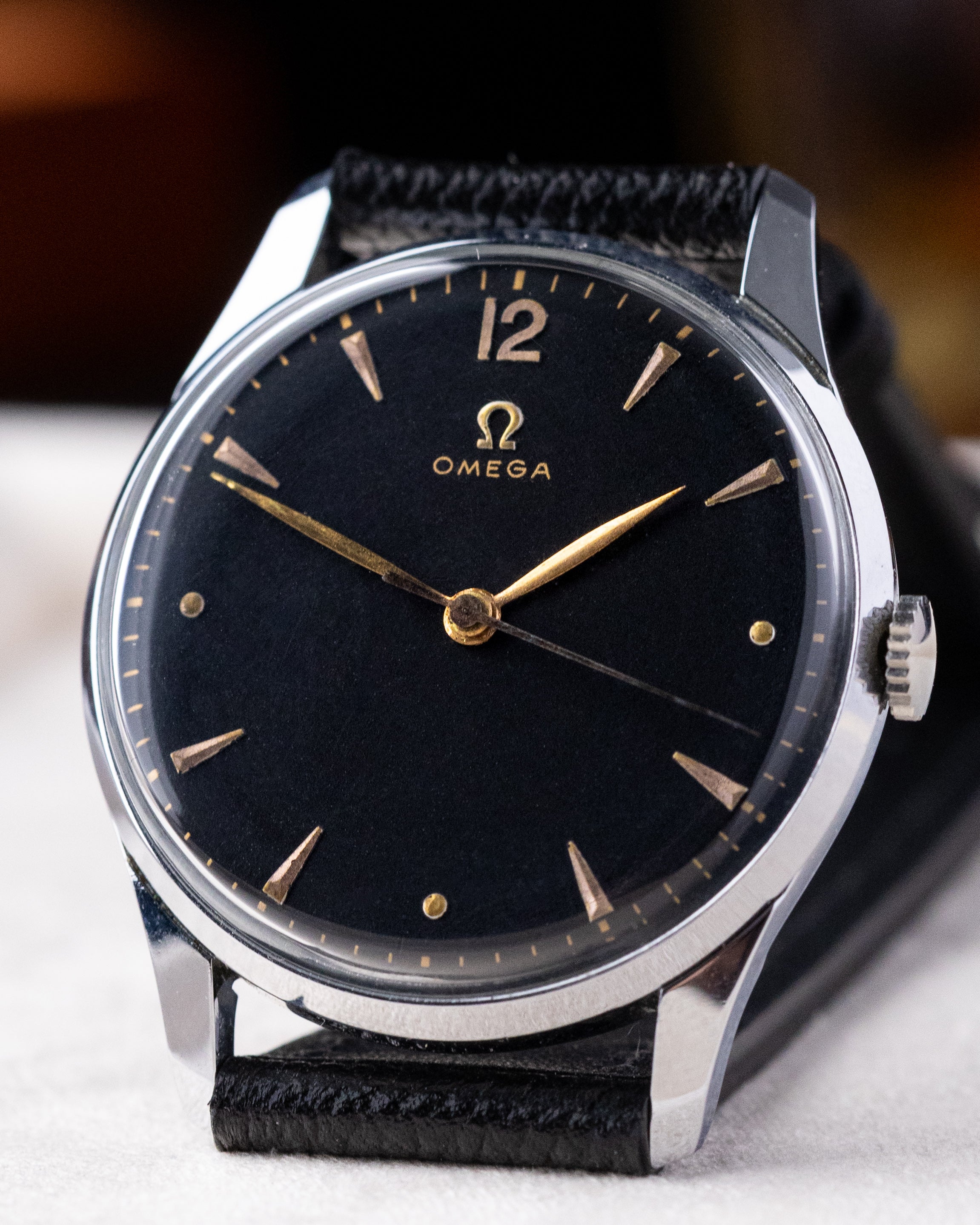 Omega Vintage Swiss Watch, Black Gilt Dial, Art Deco Style, Cal. 283 from 1947 - DuMarko