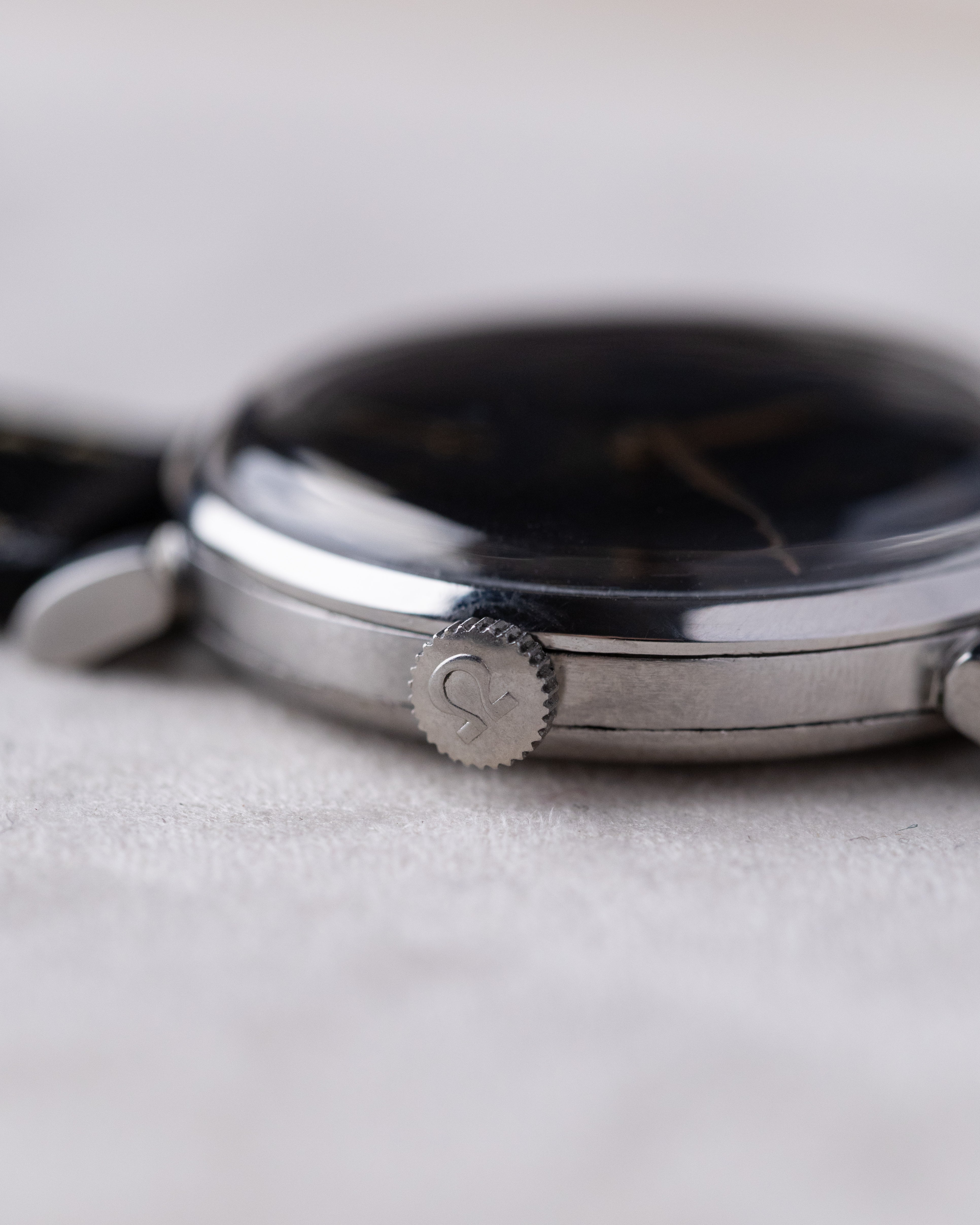 Omega Vintage Swiss watch, Black Gilt Dial, Roman Numerals, Art Deco Style, Cal. 265 SOB T2 from 1935 - DuMarko