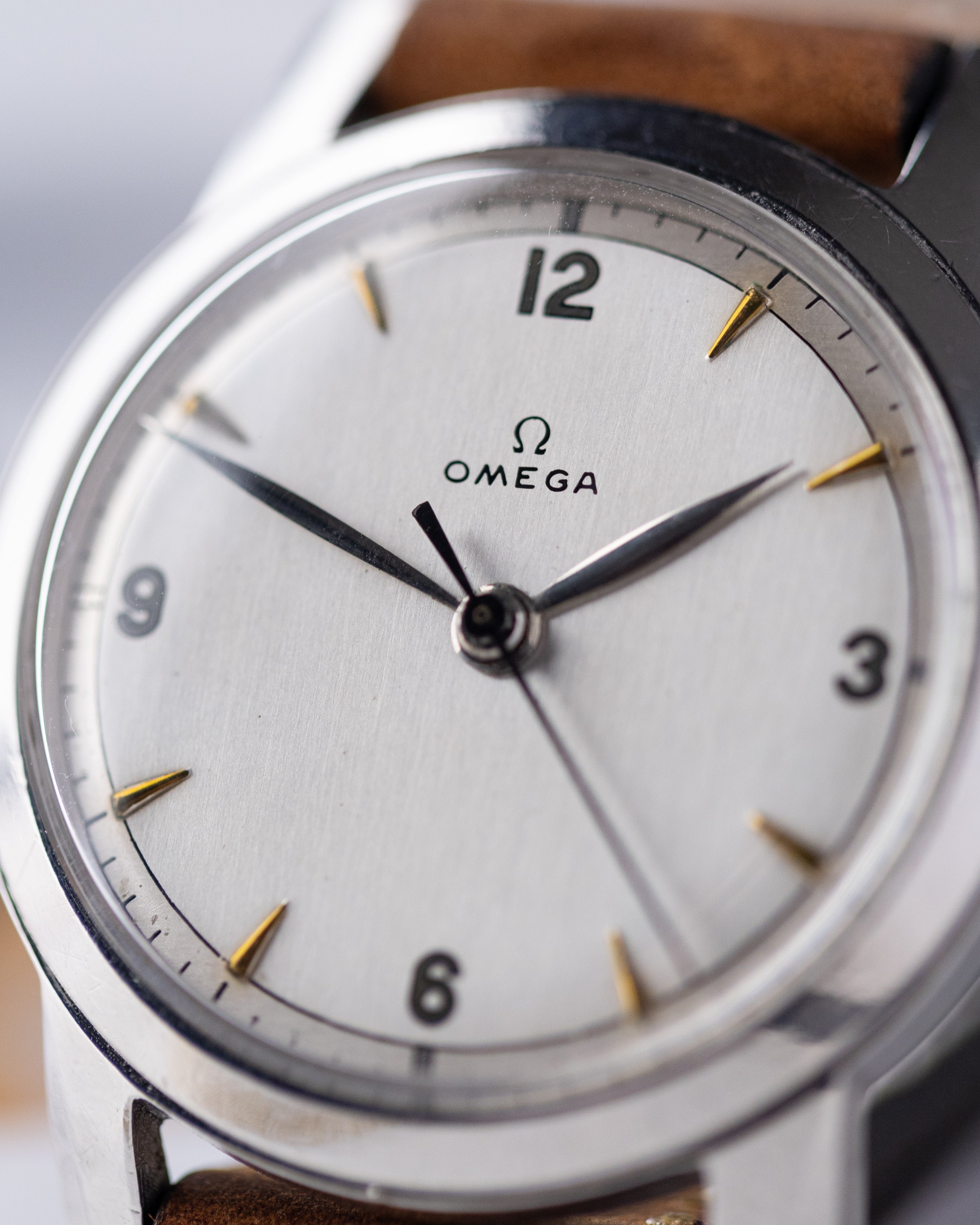 Omega Vintage Swiss Watch, Two - tone metallic dial, Ref. 2474 - 2, Cal. 28SC from 1947 - DuMarko