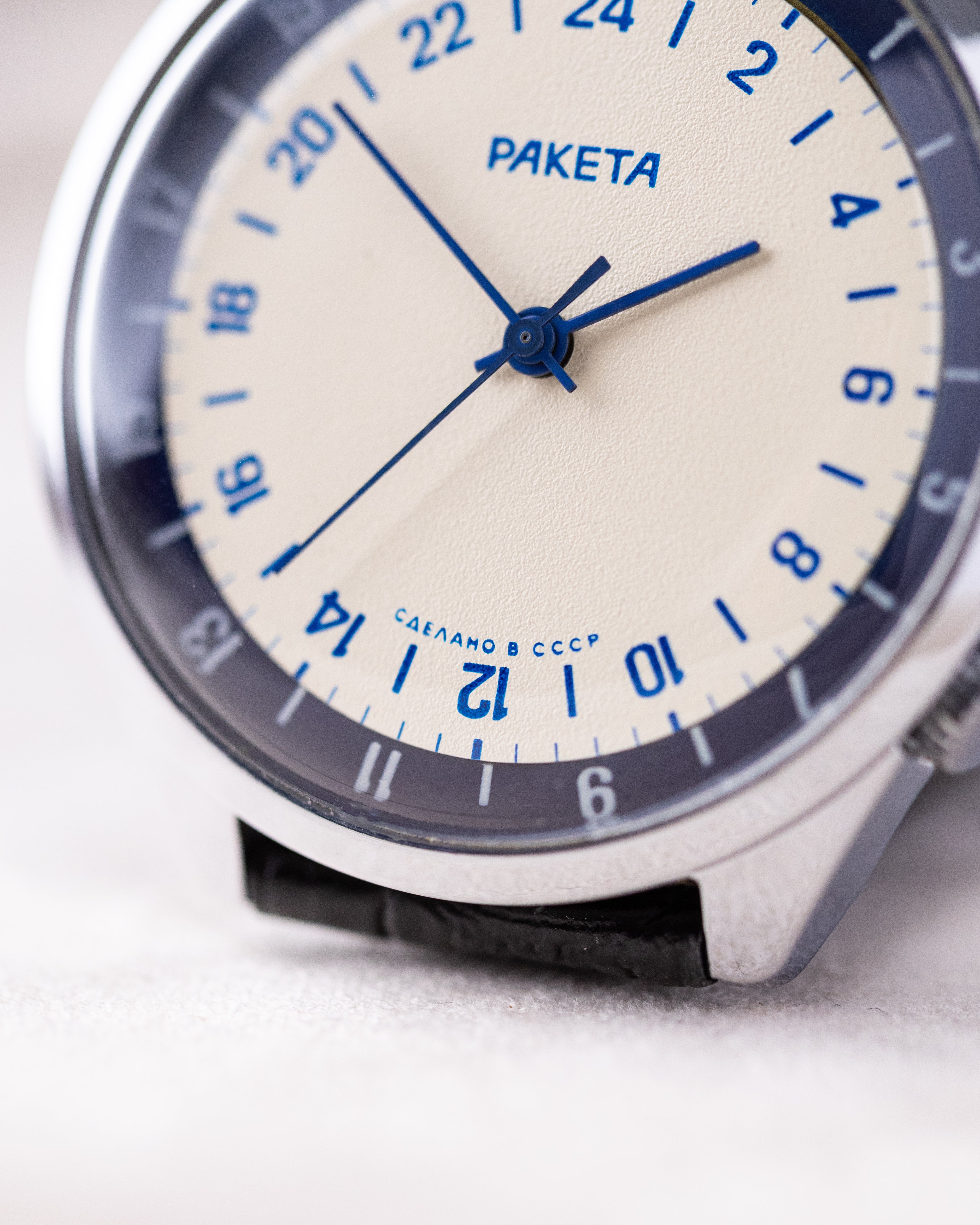 Raketa NOS Vintage watch 24 hours Original dial Oversize case 40 mm from 1970's - DuMarko