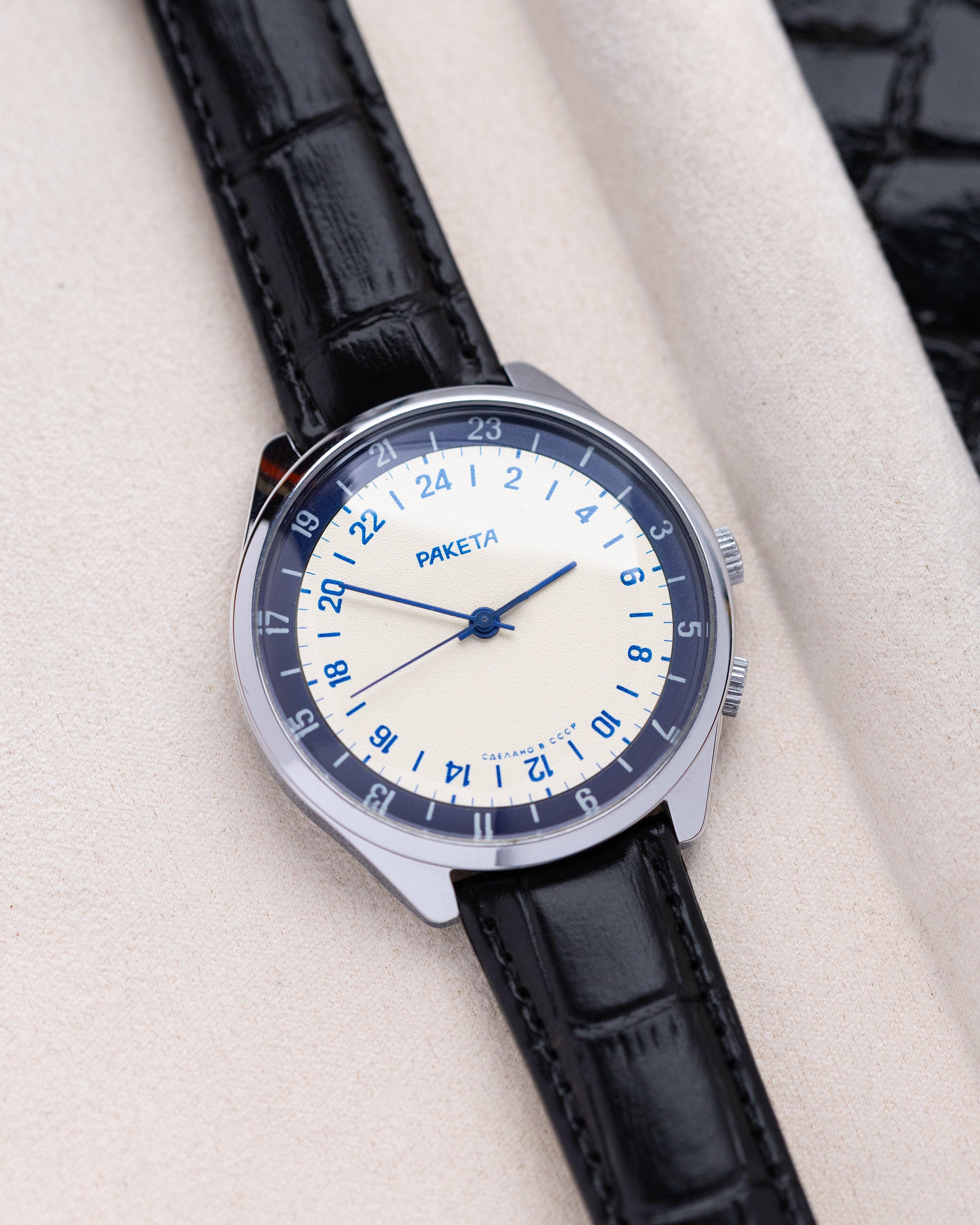 Raketa NOS Vintage watch 24 hours Original dial Oversize case 40 mm from 1970's - DuMarko