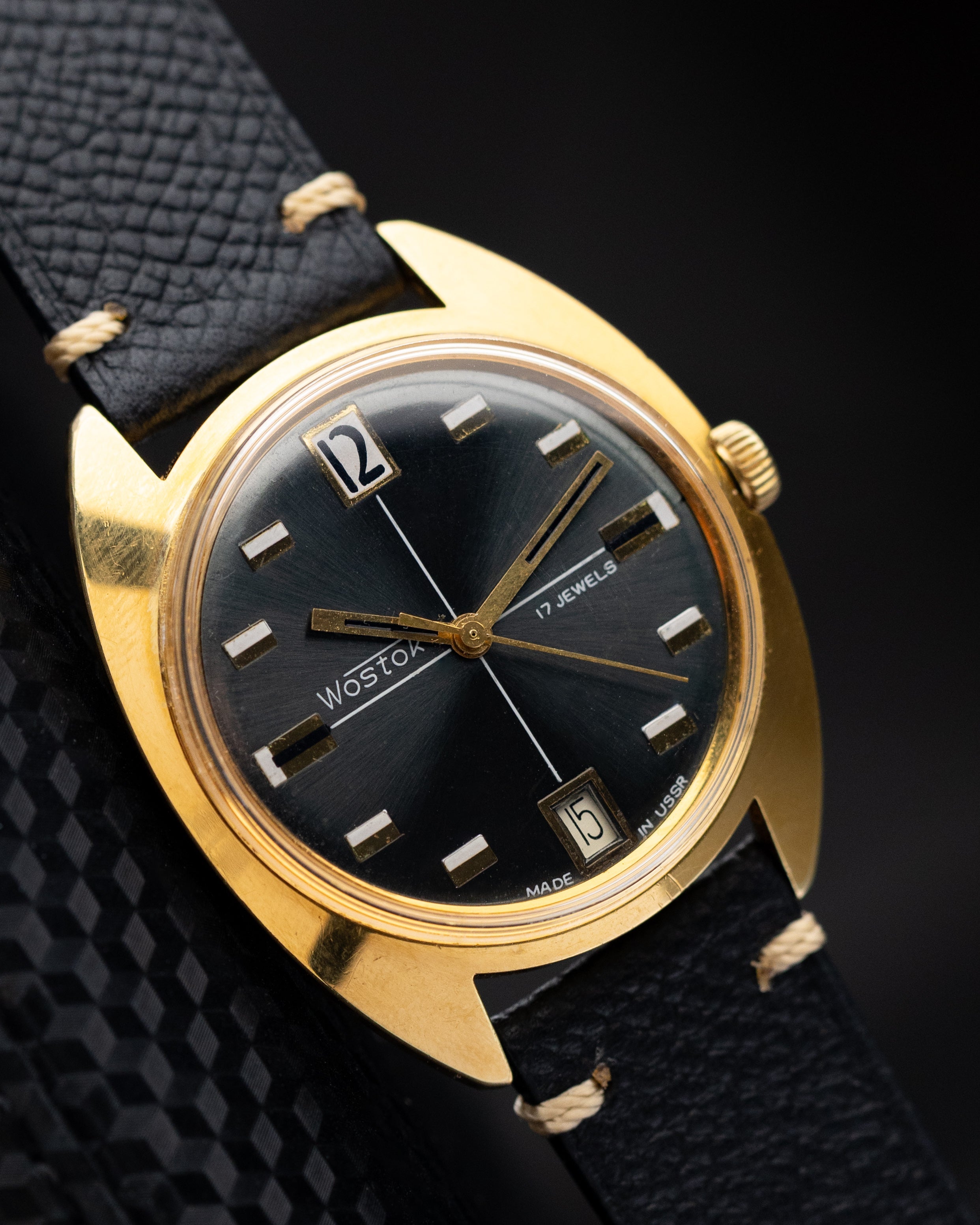 Rare Vintage Vostok Soviet Watch, Black Crosshair Dial, Date window from 1970's - DuMarko