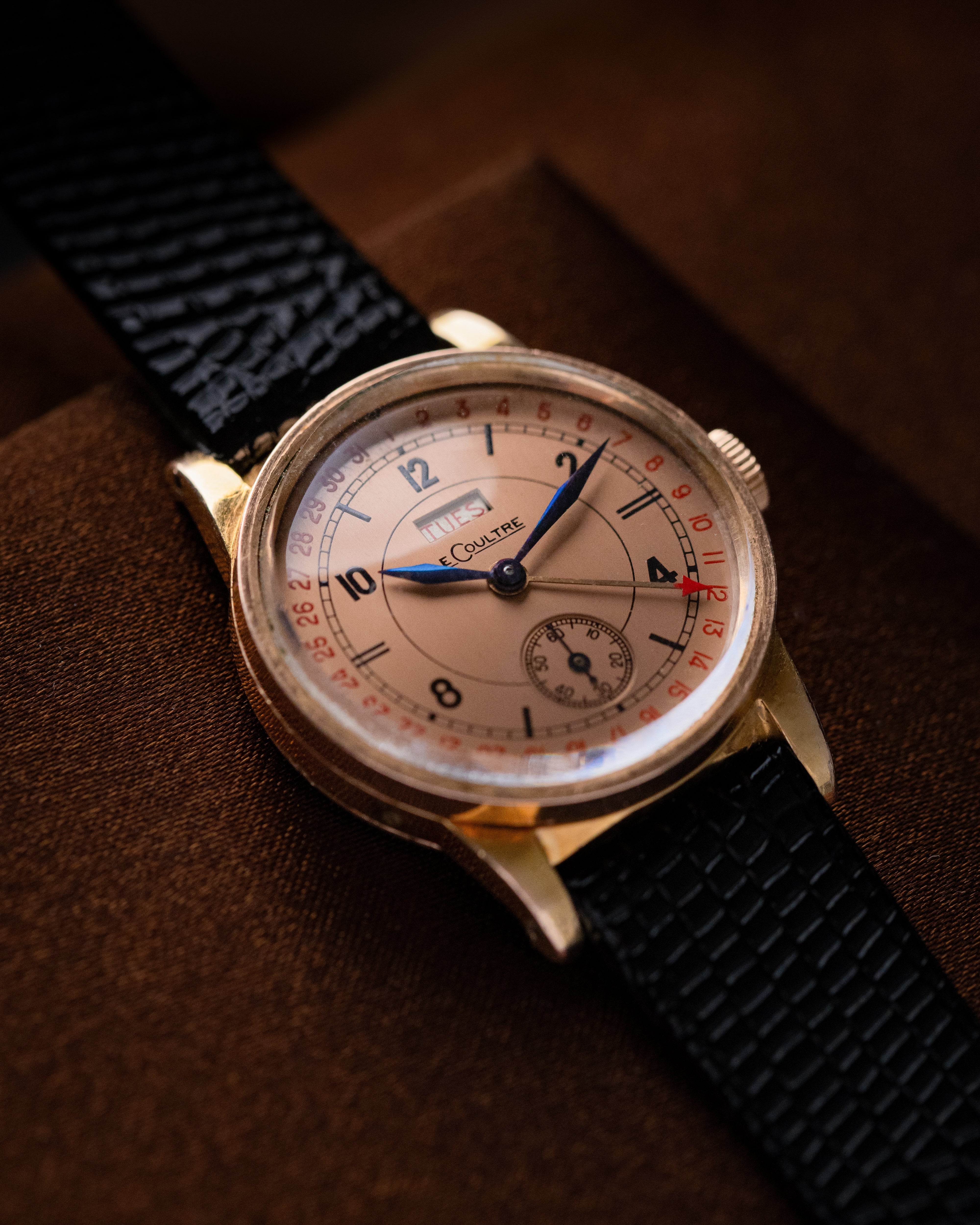 Vintage Jaeger - LeCoultre Duo Date Pointer Ref. 2701, Cal. 412, Salmon Railroad Dial, 14k Rose Gold Filled, 1940s, Original Box - DuMarko