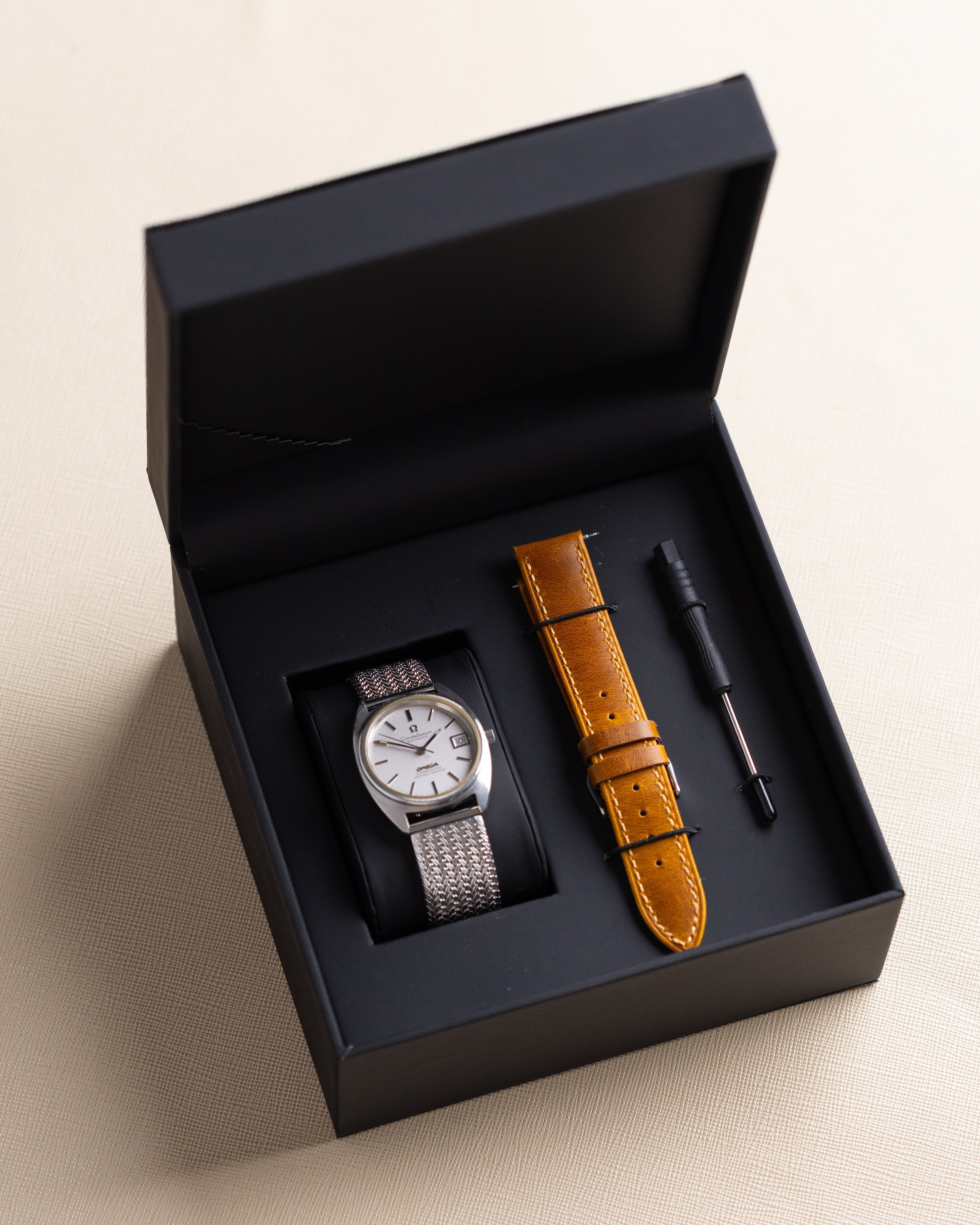 Vintage Omega Constellation Automatic Chronometer, C - shaped brushed case, Cal. 1011 from 1970's - DuMarko